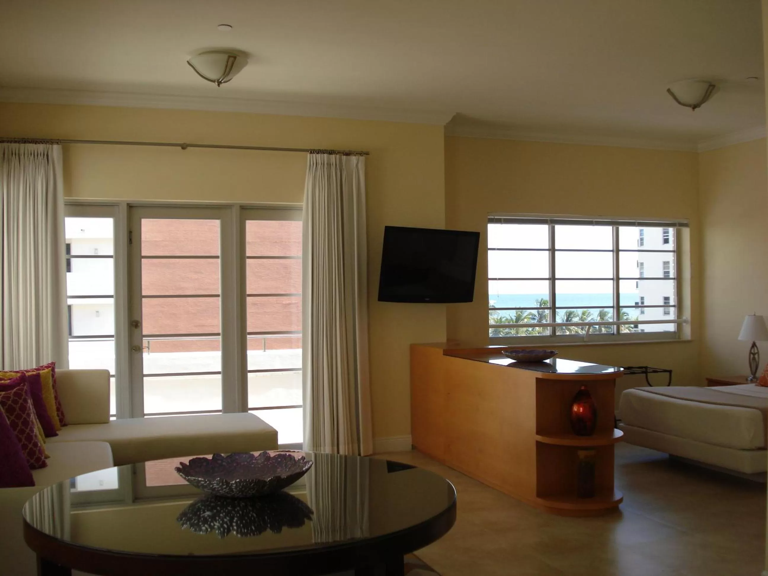 Photo of the whole room, Bed in Westover Arms Hotel