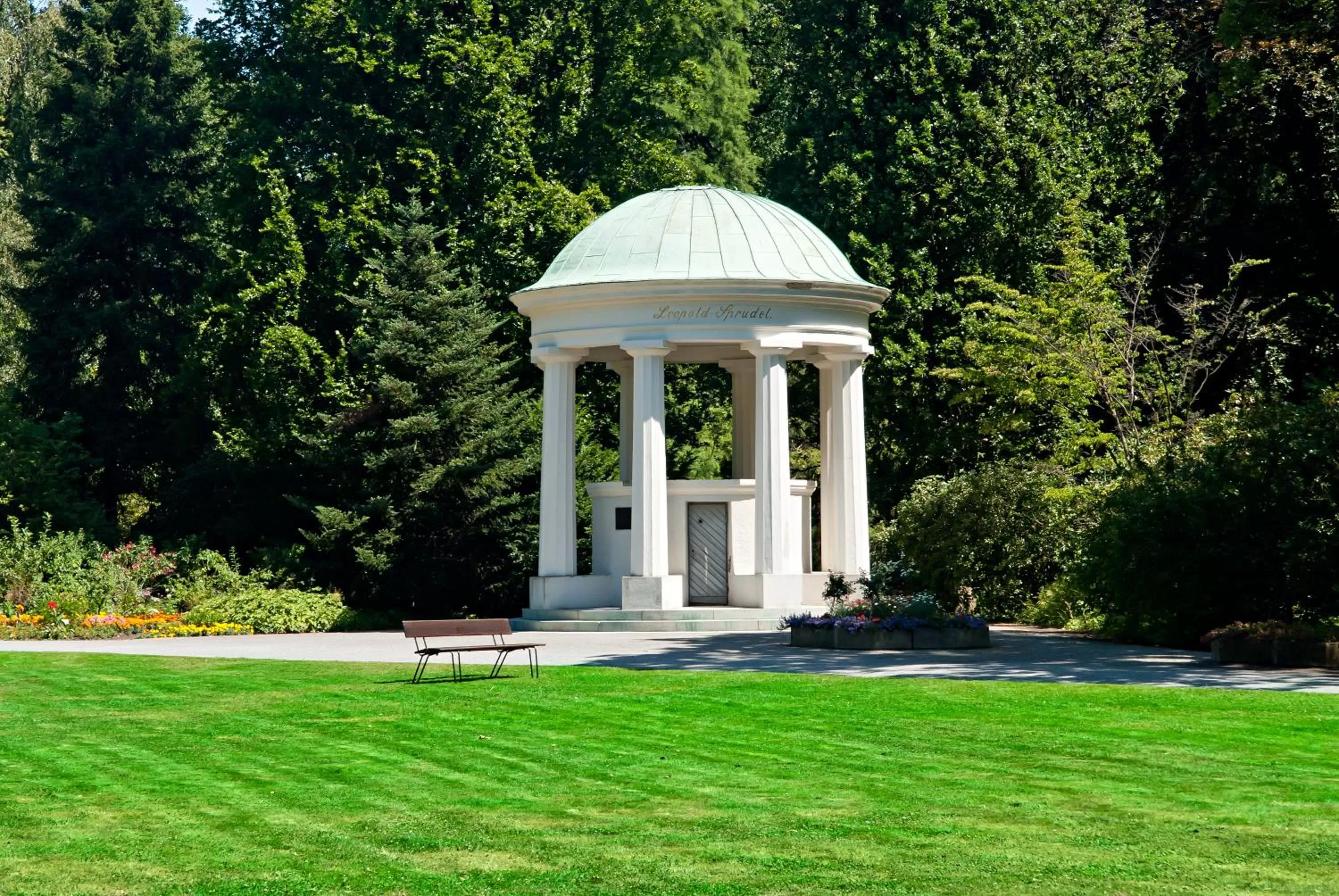 Nearby landmark, Swimming Pool in Hotel Villa Dürkopp