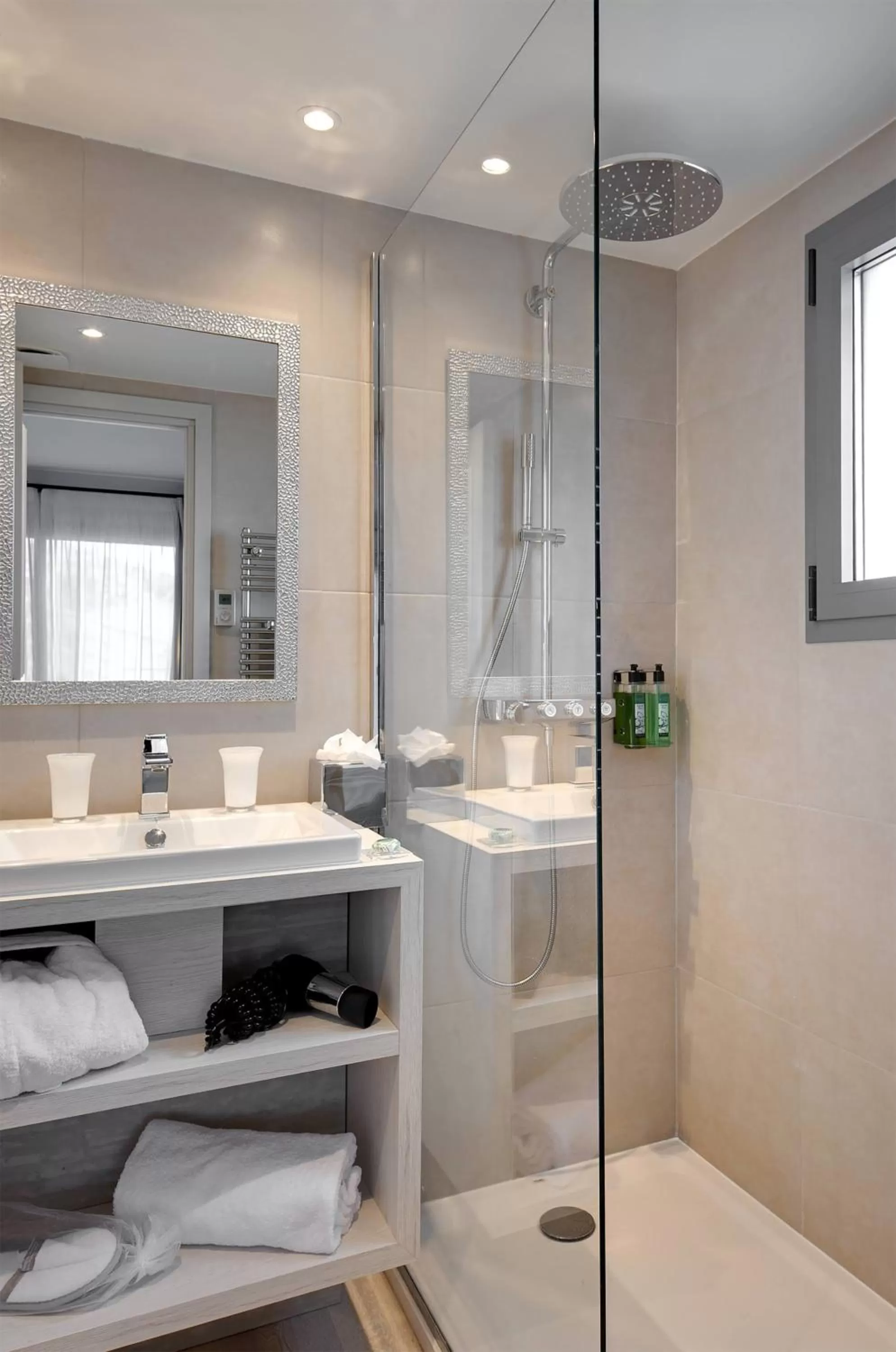 Bathroom in La Bastide de Biot