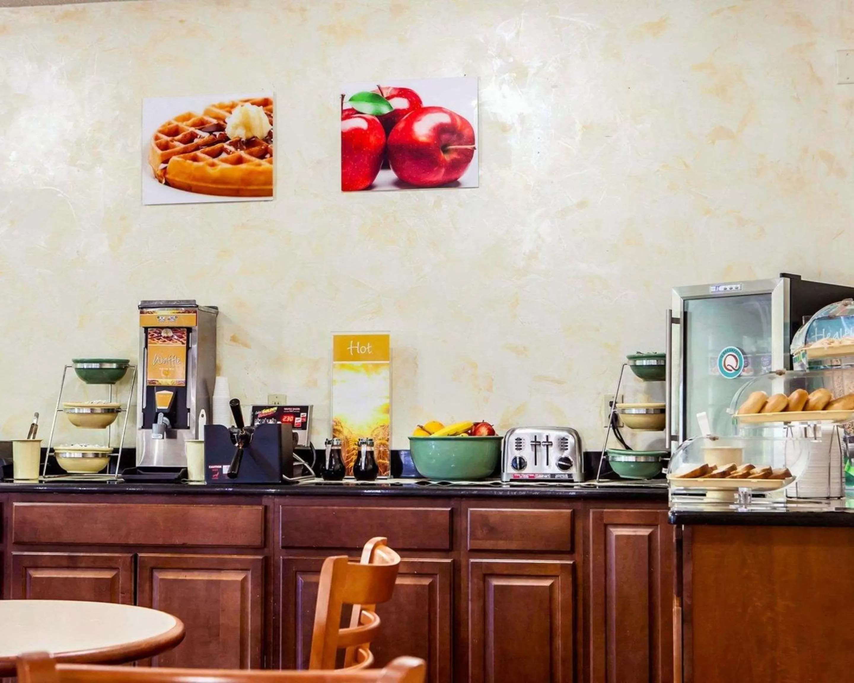 Restaurant/places to eat in Quality Inn & Suites Champaign North - Urbana