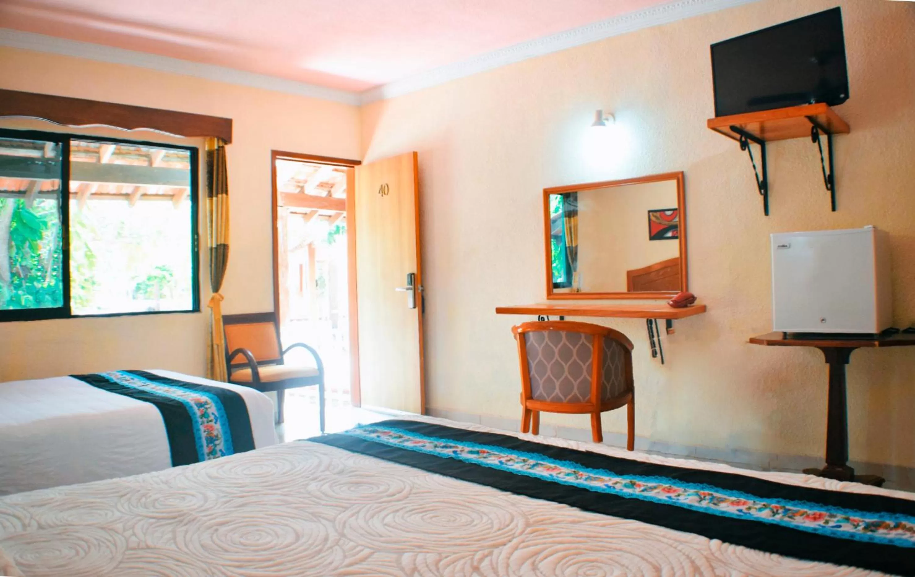 TV and multimedia, Bed in Hotel Hacienda Sánchez