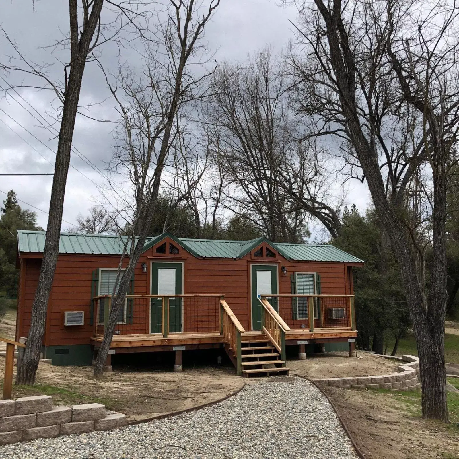 Queen's Inn By The River Queen's Inn By The River