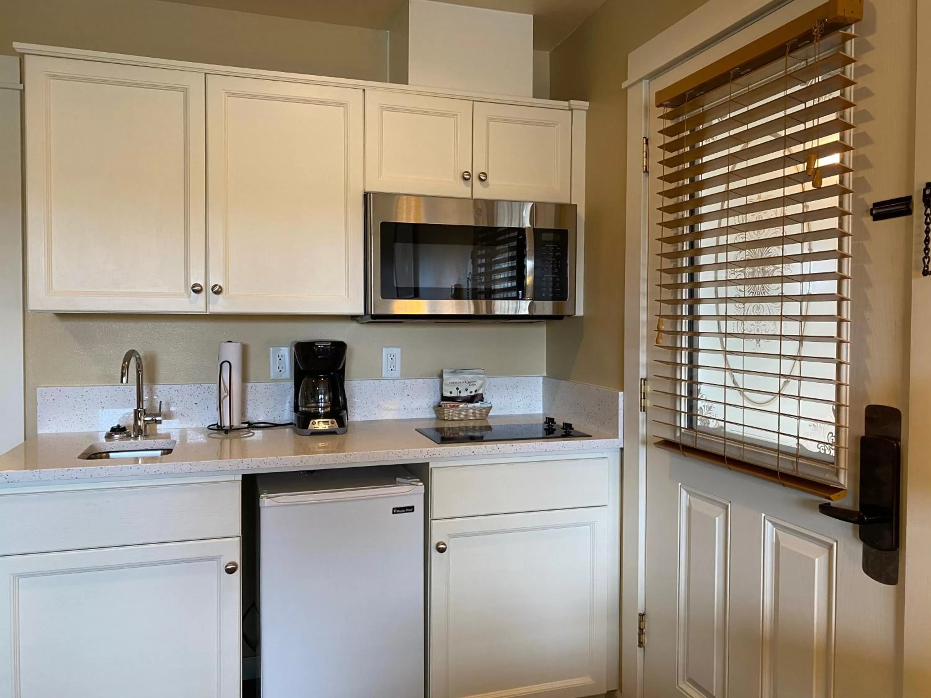 Kitchen or kitchenette, Kitchen/Kitchenette in Lighthouse Inn