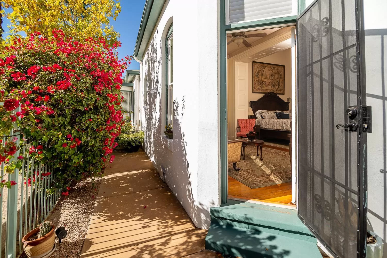 Facade/entrance in The Blenman Inn