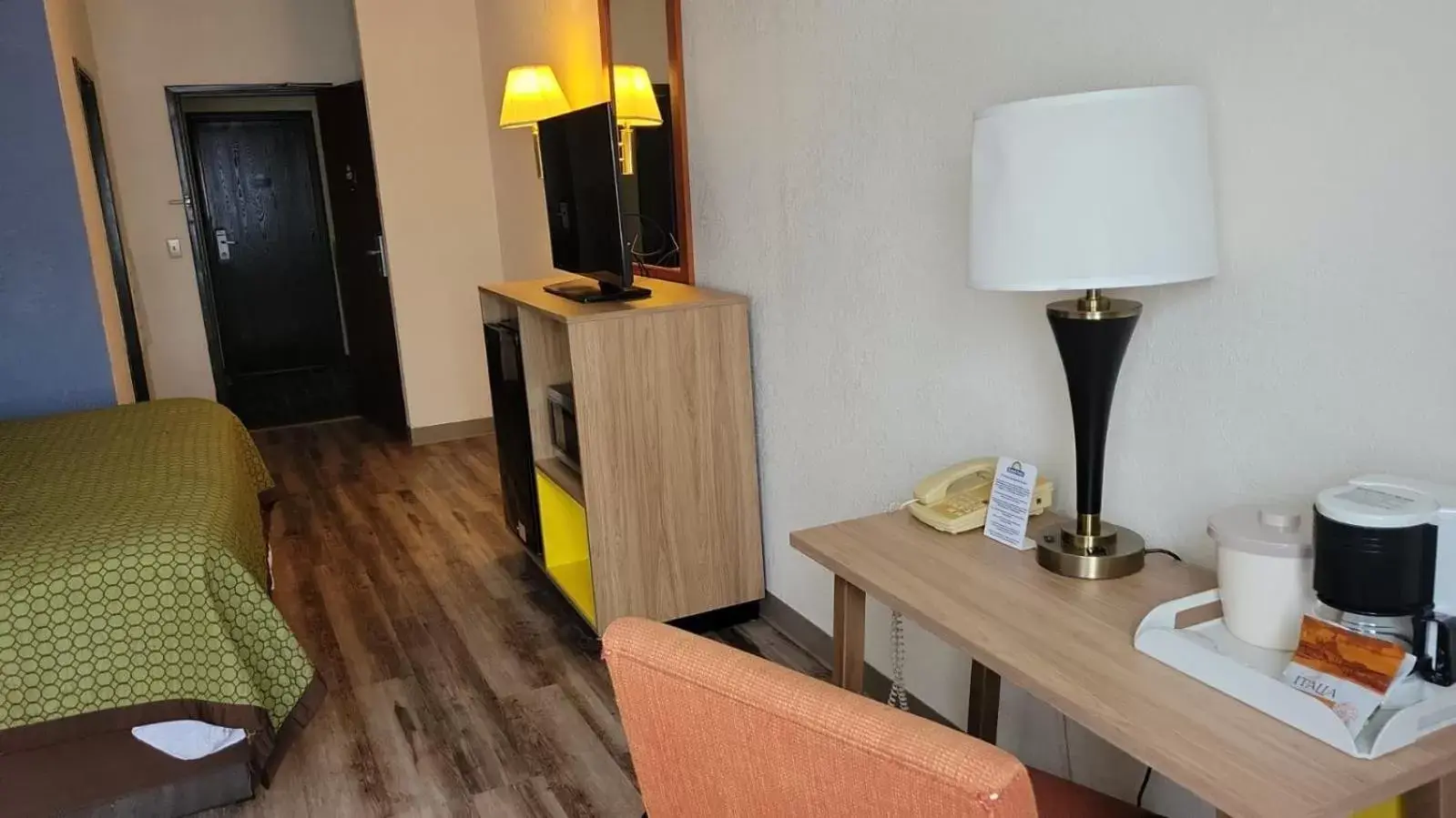 King Room- Non-Smoking in Days Inn by Wyndham Topeka King Room- Non-Smoking in Days Inn by Wyndham Topeka