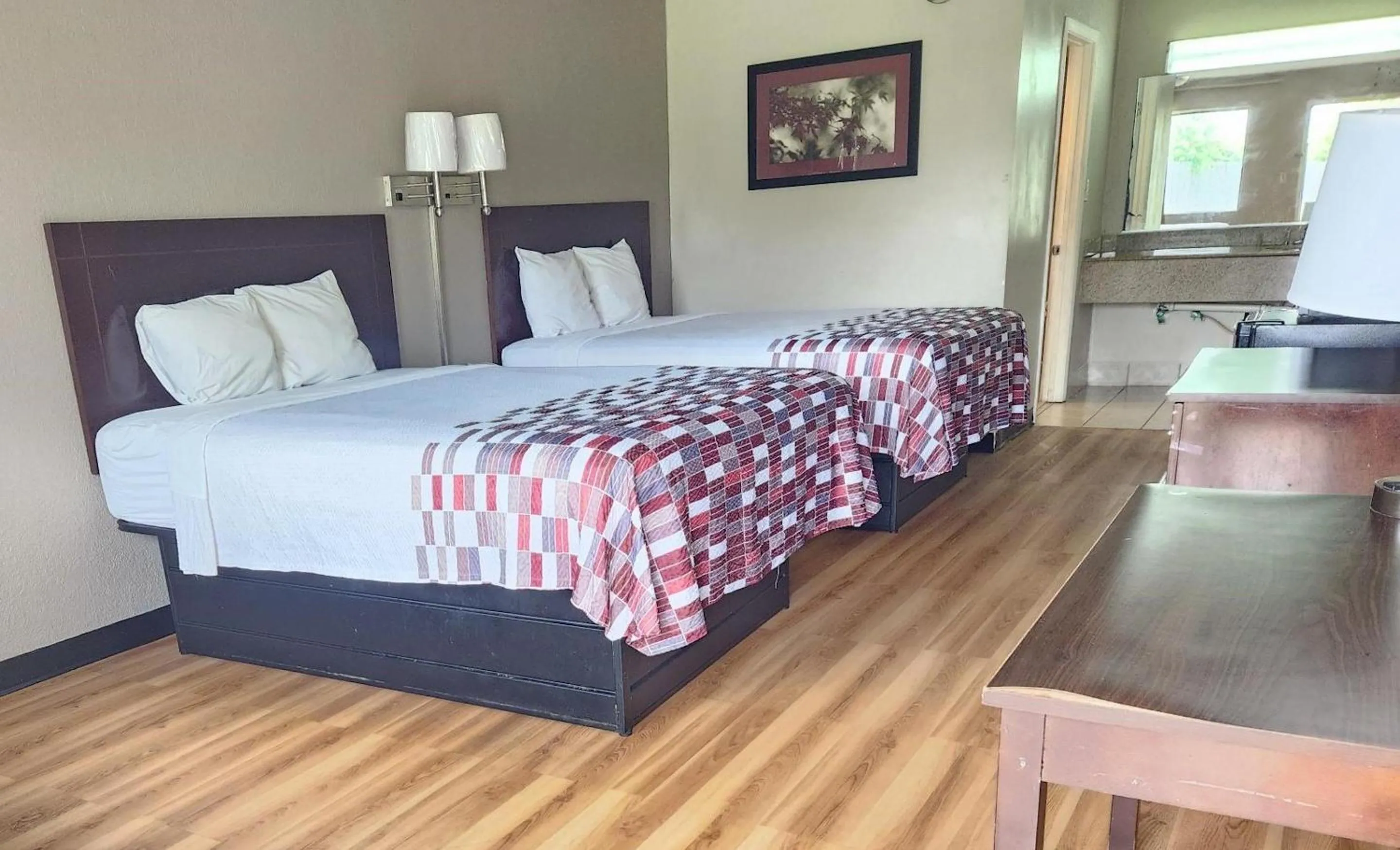 Deluxe Room with Two Double Beds Smoking in Red Roof Inn Memphis - Airport