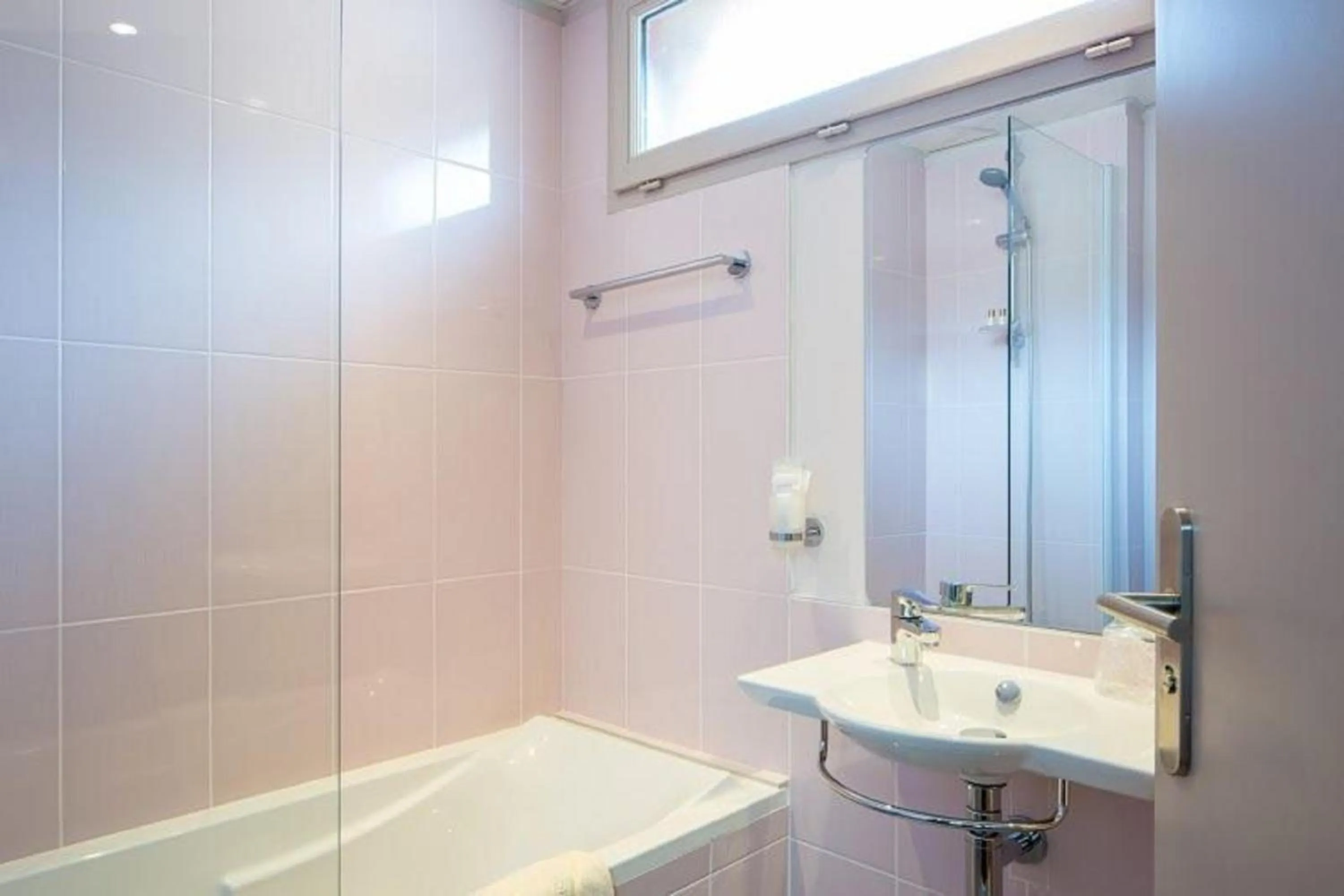 Bathroom in Hôtel Ours Blanc - Wilson