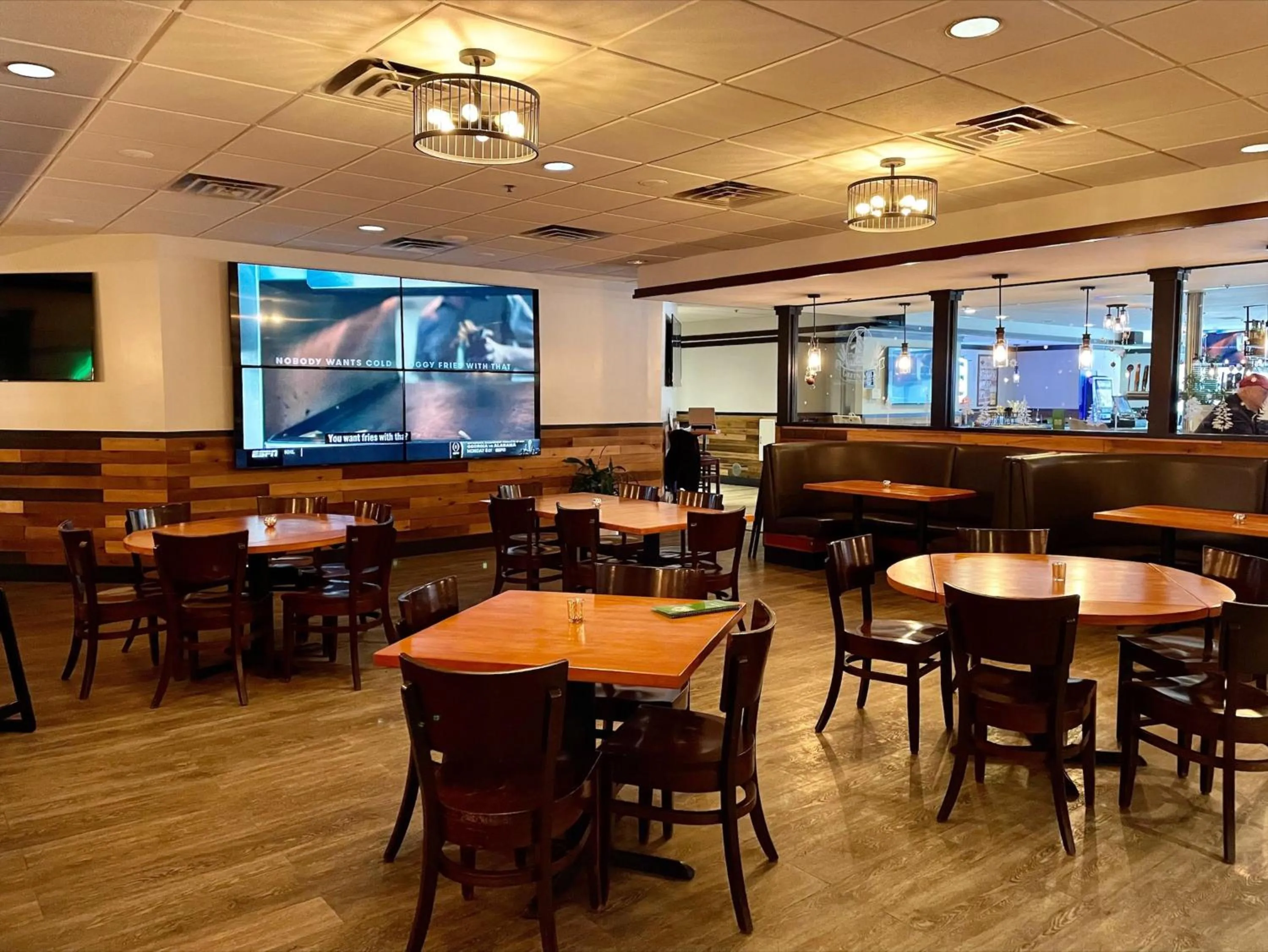 Restaurant/places to eat in Holiday Inn Bloomington Airport South-Mall Area by IHG