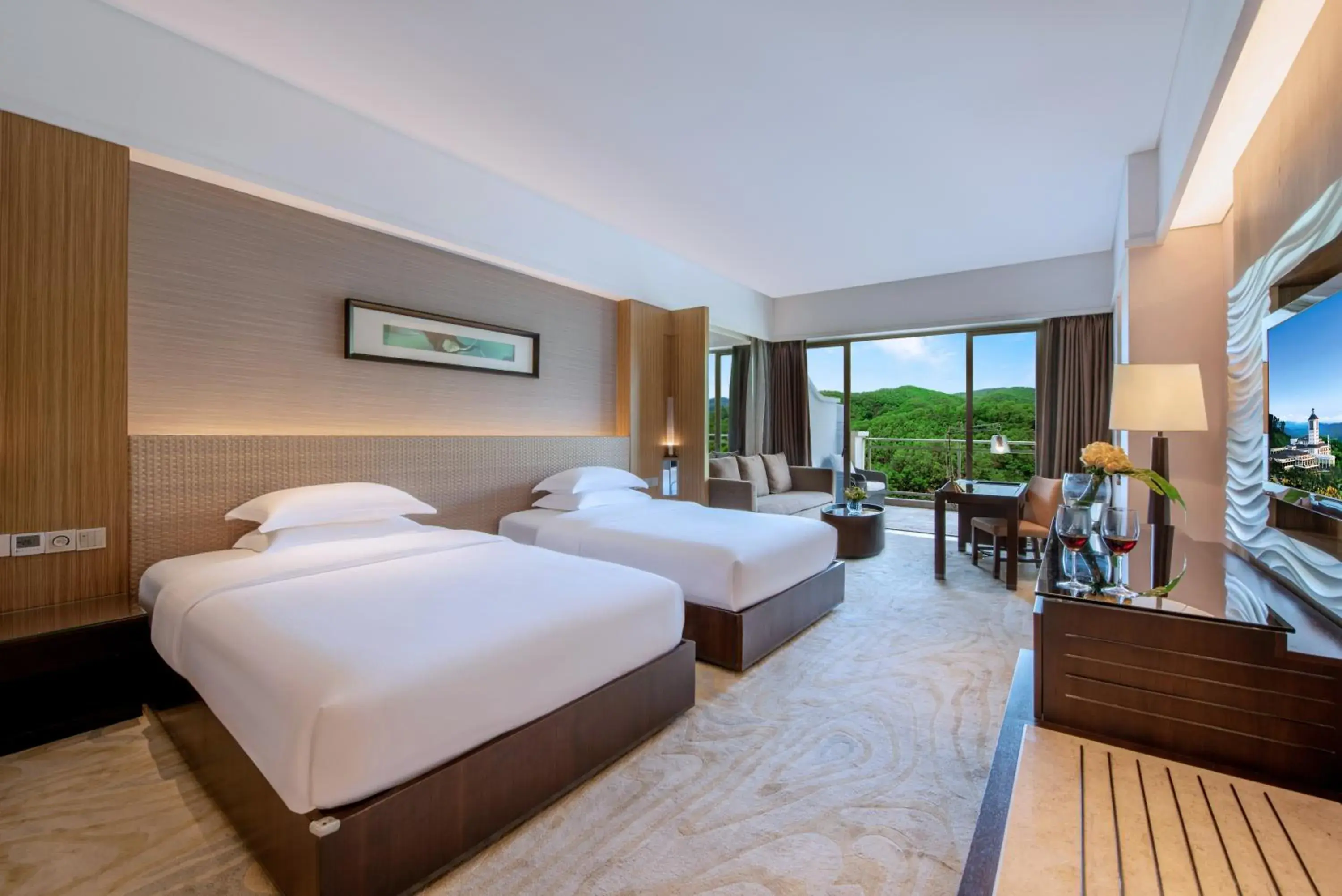 Grande Executive Twin Room (Mountain View) in Mission Hills Hotel Resorts Dongguan Grande Executive Twin Room (Mountain View) in Mission Hills Hotel Resorts Dongguan