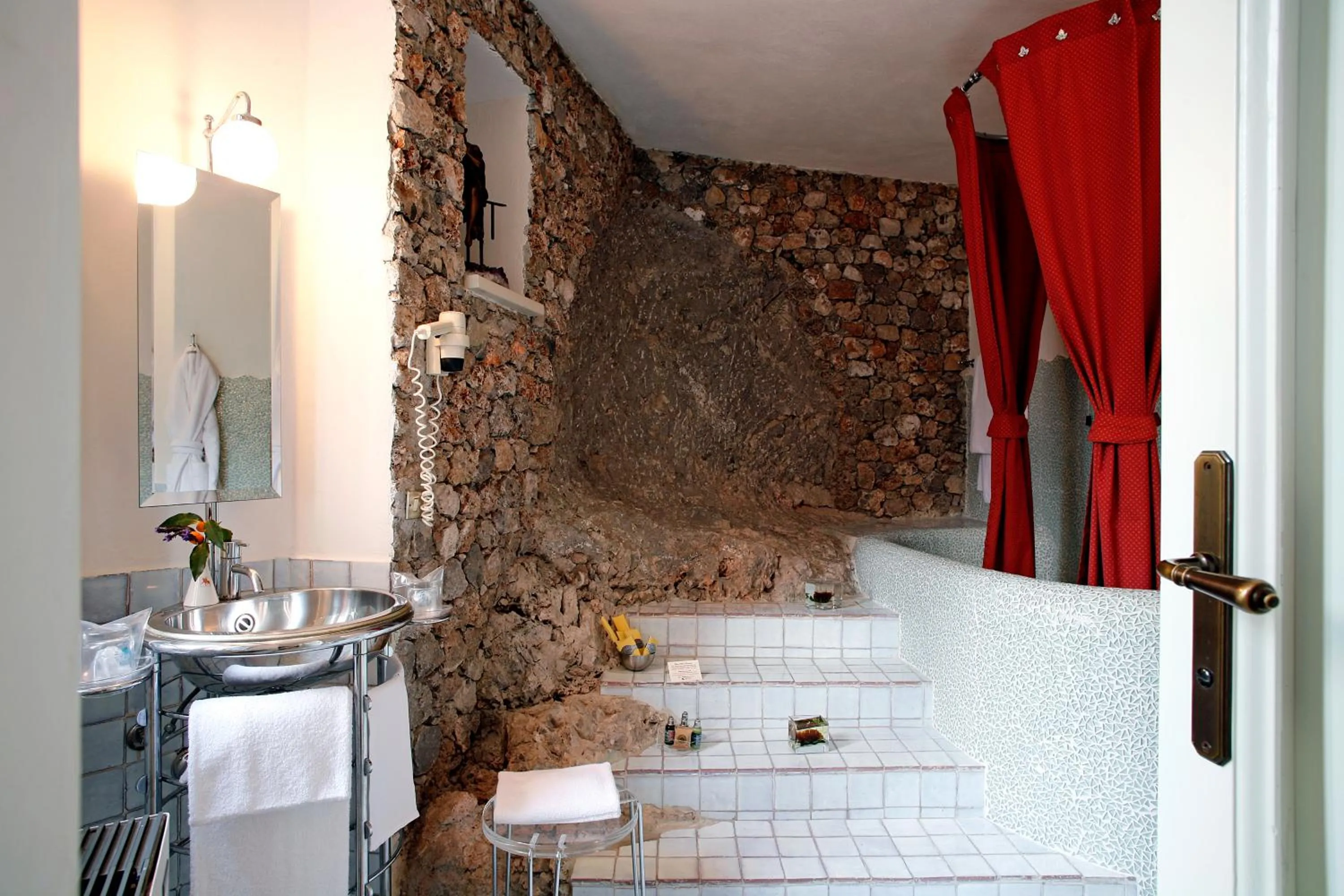 Bathroom, Bed in La Locanda Delle Donne Monache