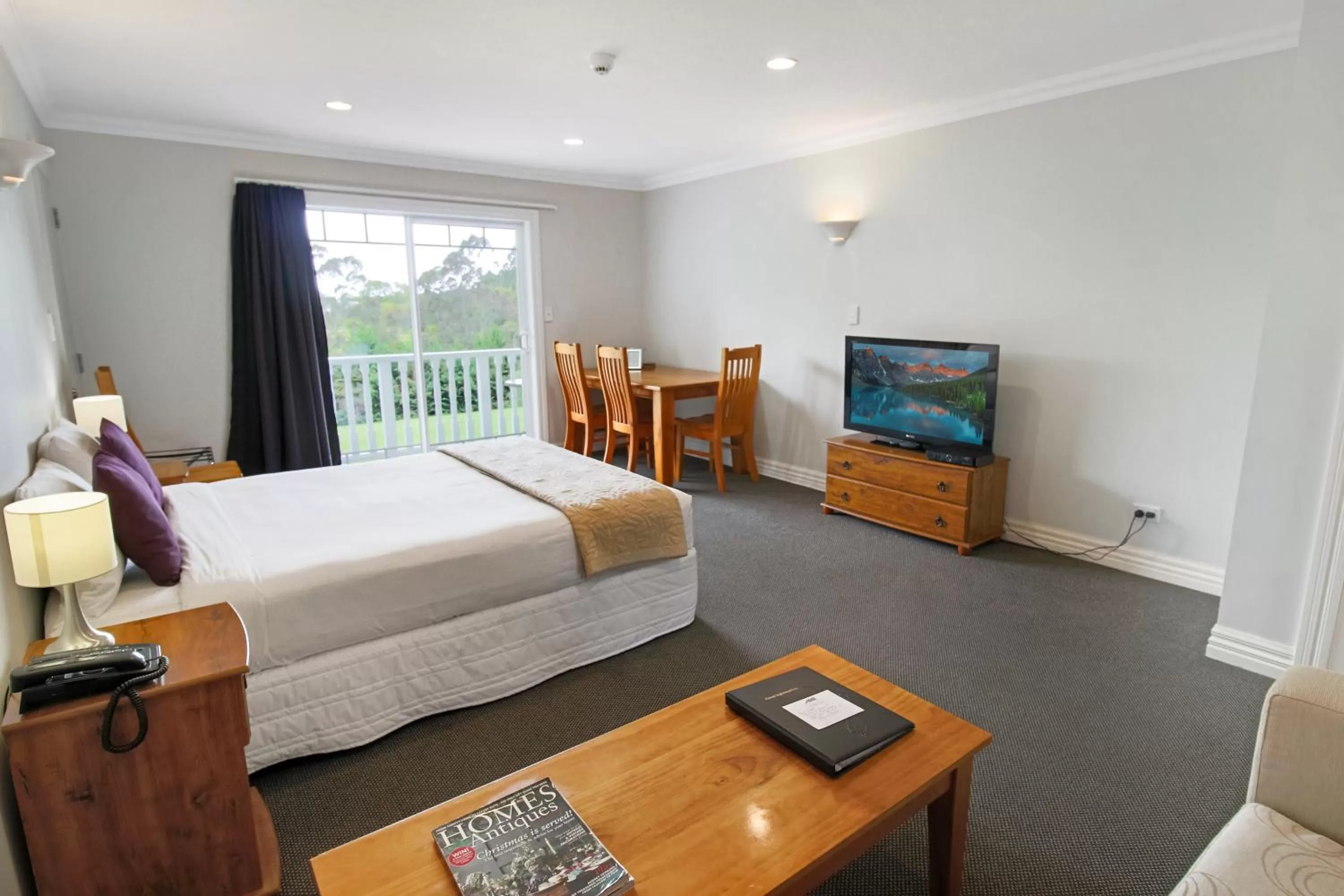 Bed in Kerikeri Park Lodge