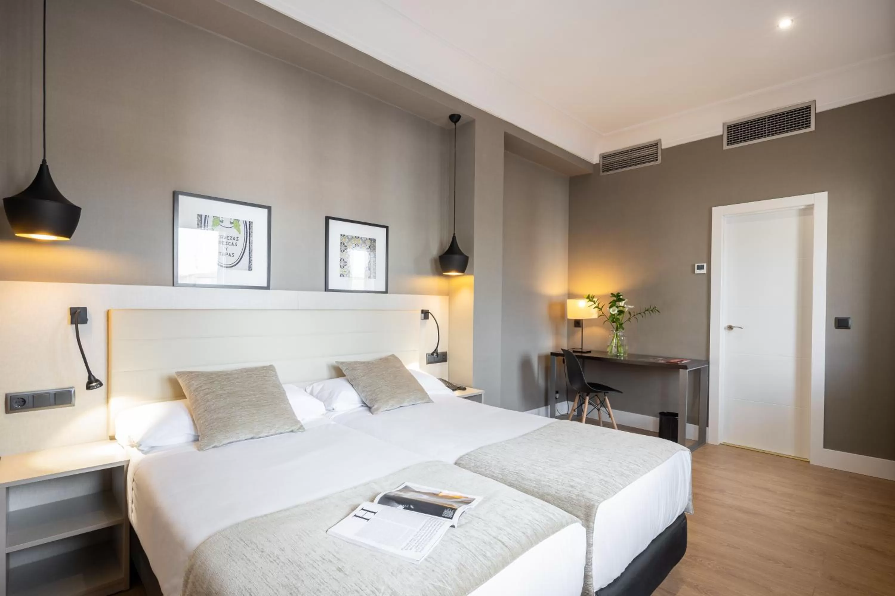 Bedroom, Bed in Hotel Cortezo