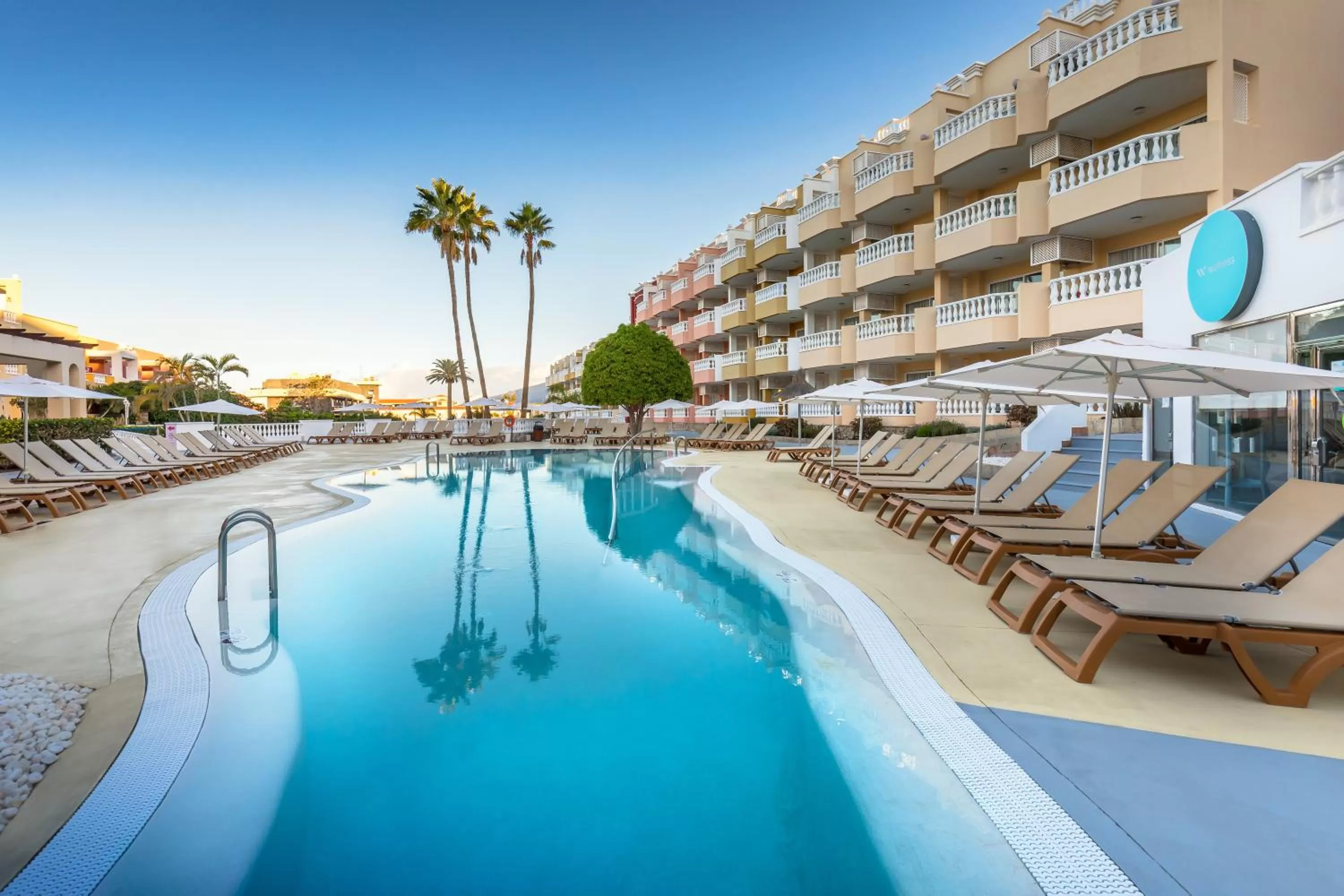 Swimming pool in Allegro Isora