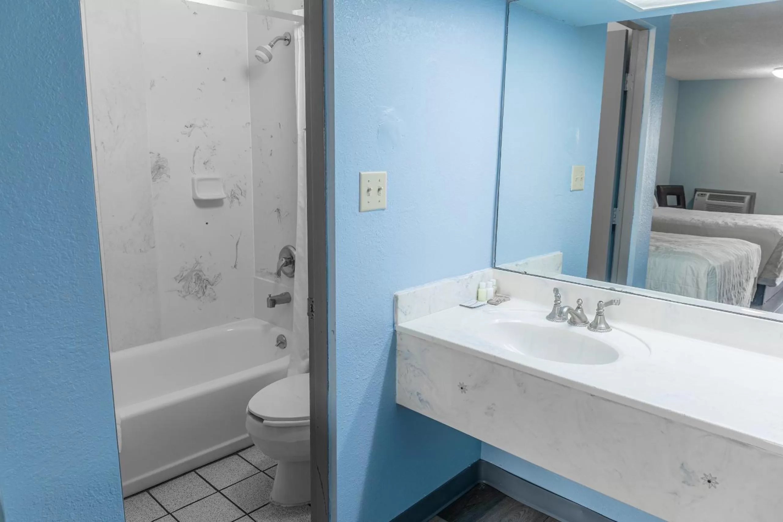 Bathroom in Sandcastle Inn