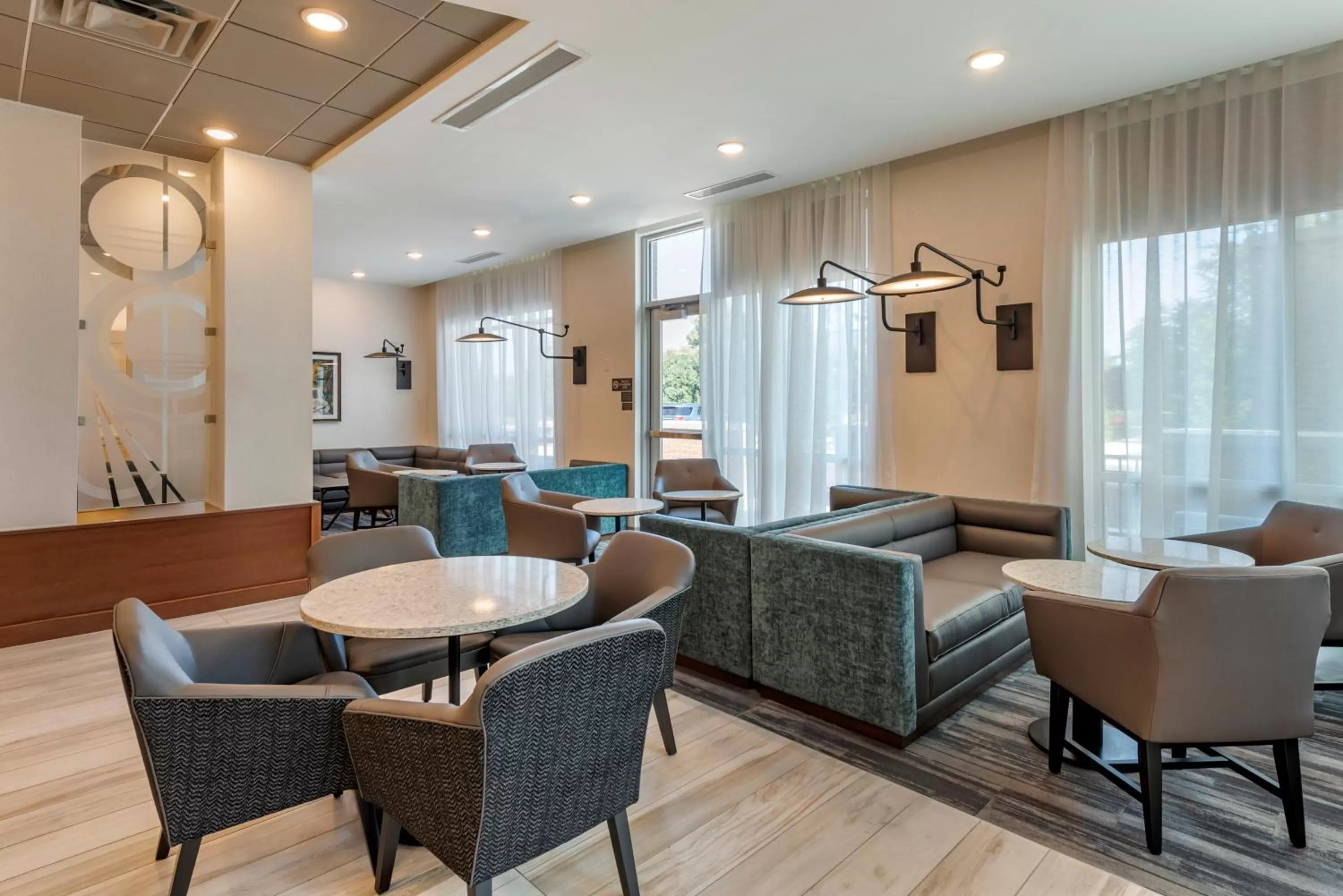 Communal lounge/ TV room in Hyatt Place Indianapolis Carmel