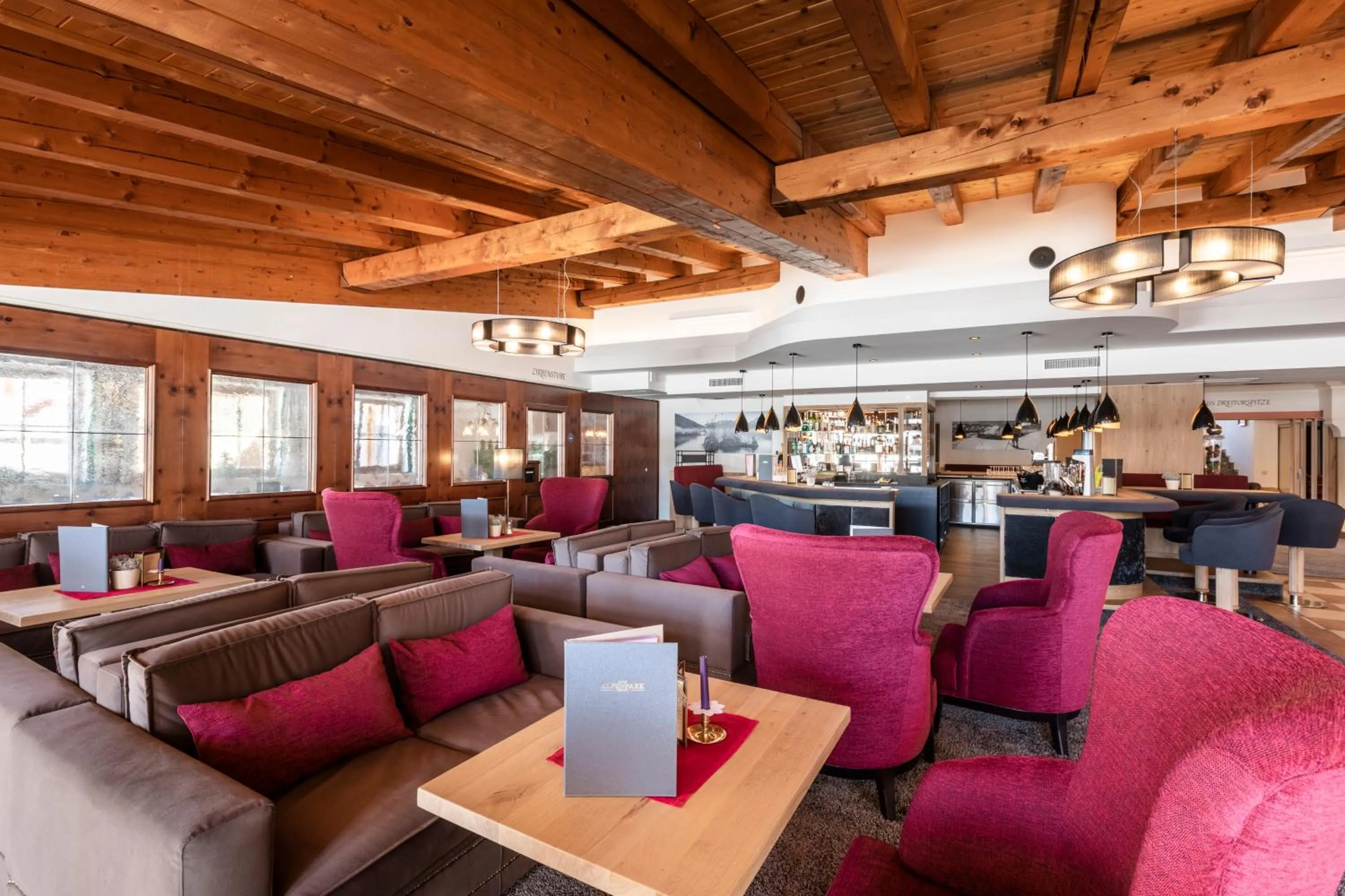 Lounge or bar in Alpenpark Resort Superior