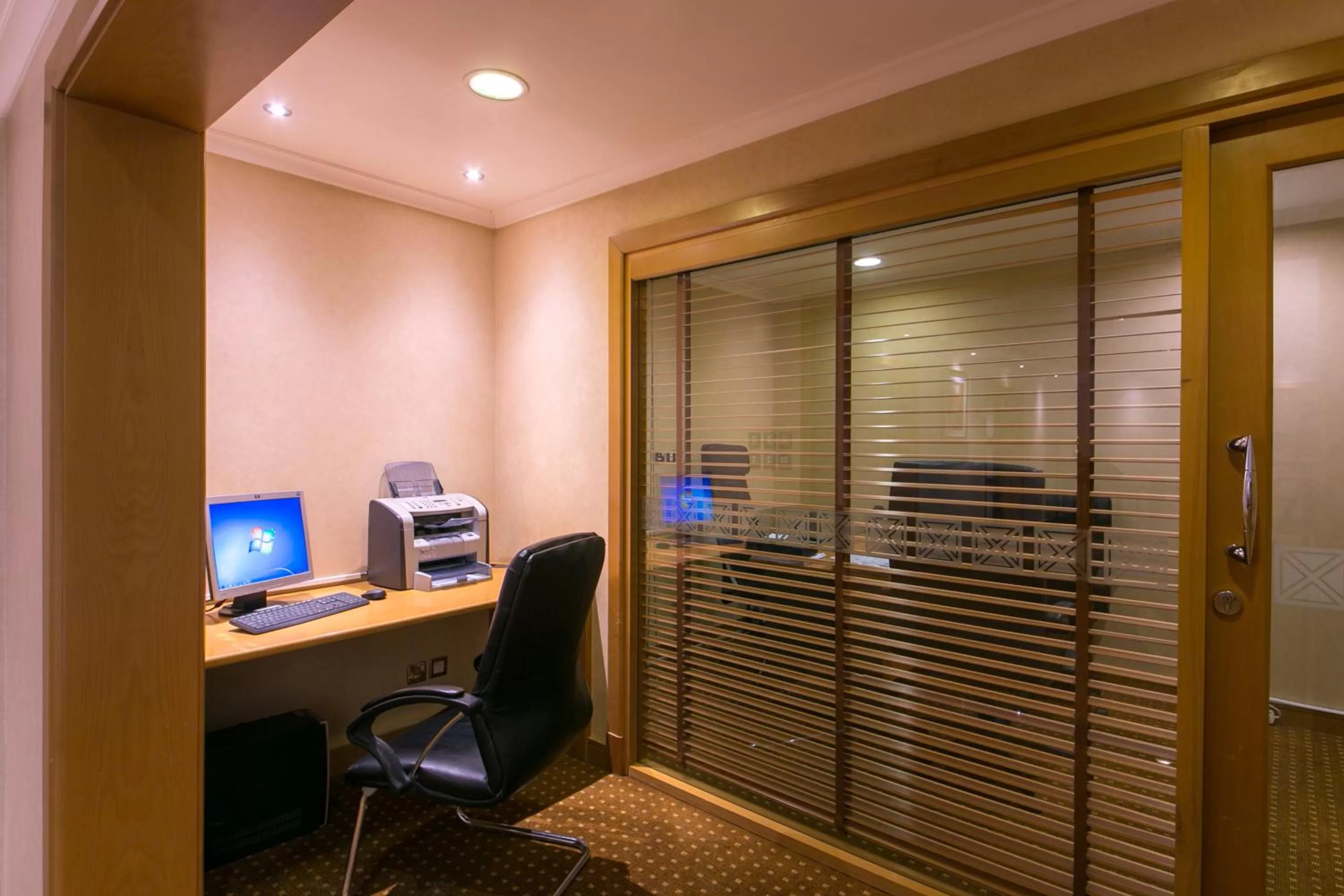 Business facilities in Copthorne Al Jahra Hotel & Resort