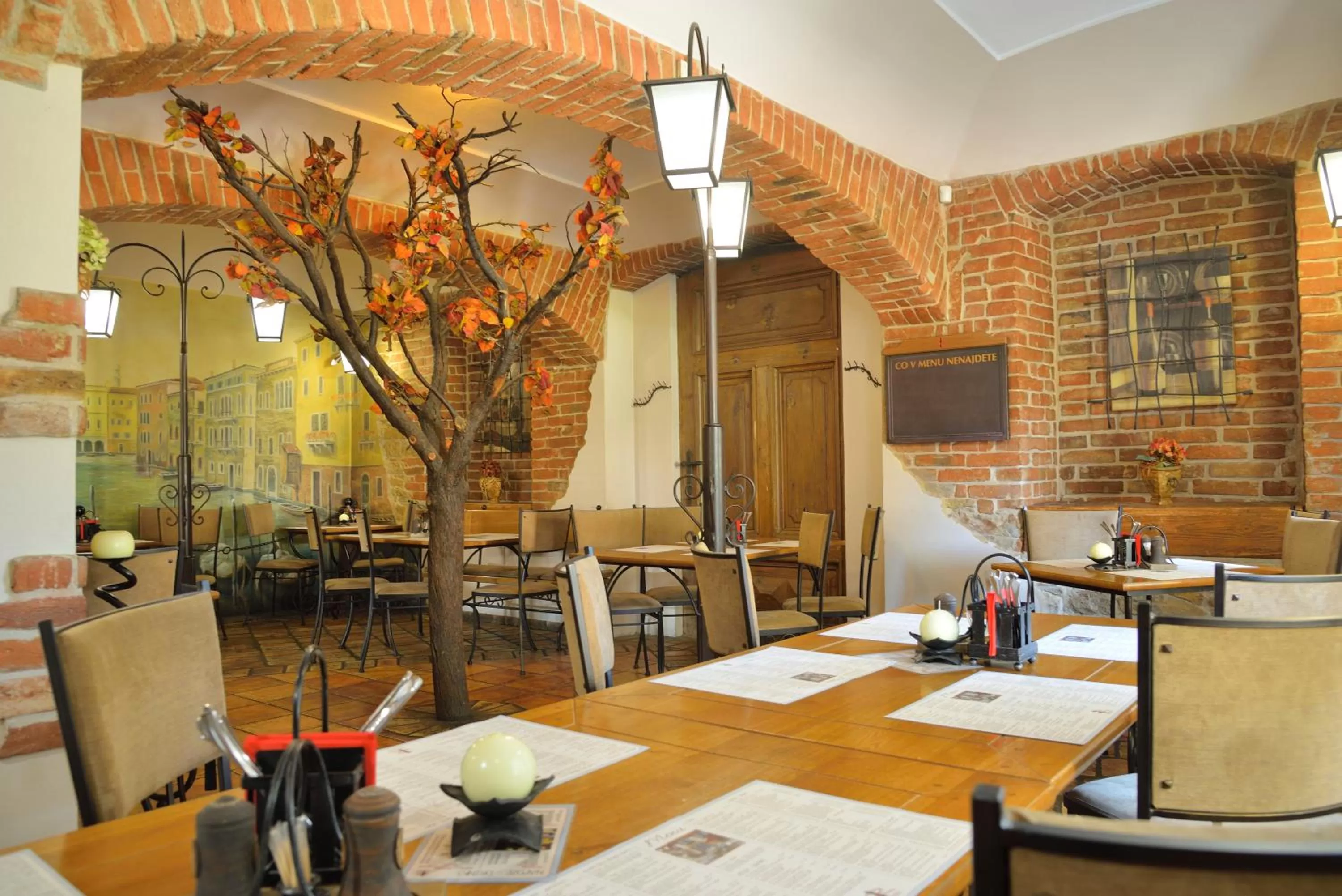 Restaurant/Places to Eat in Hotel and restaurant Via Ironia