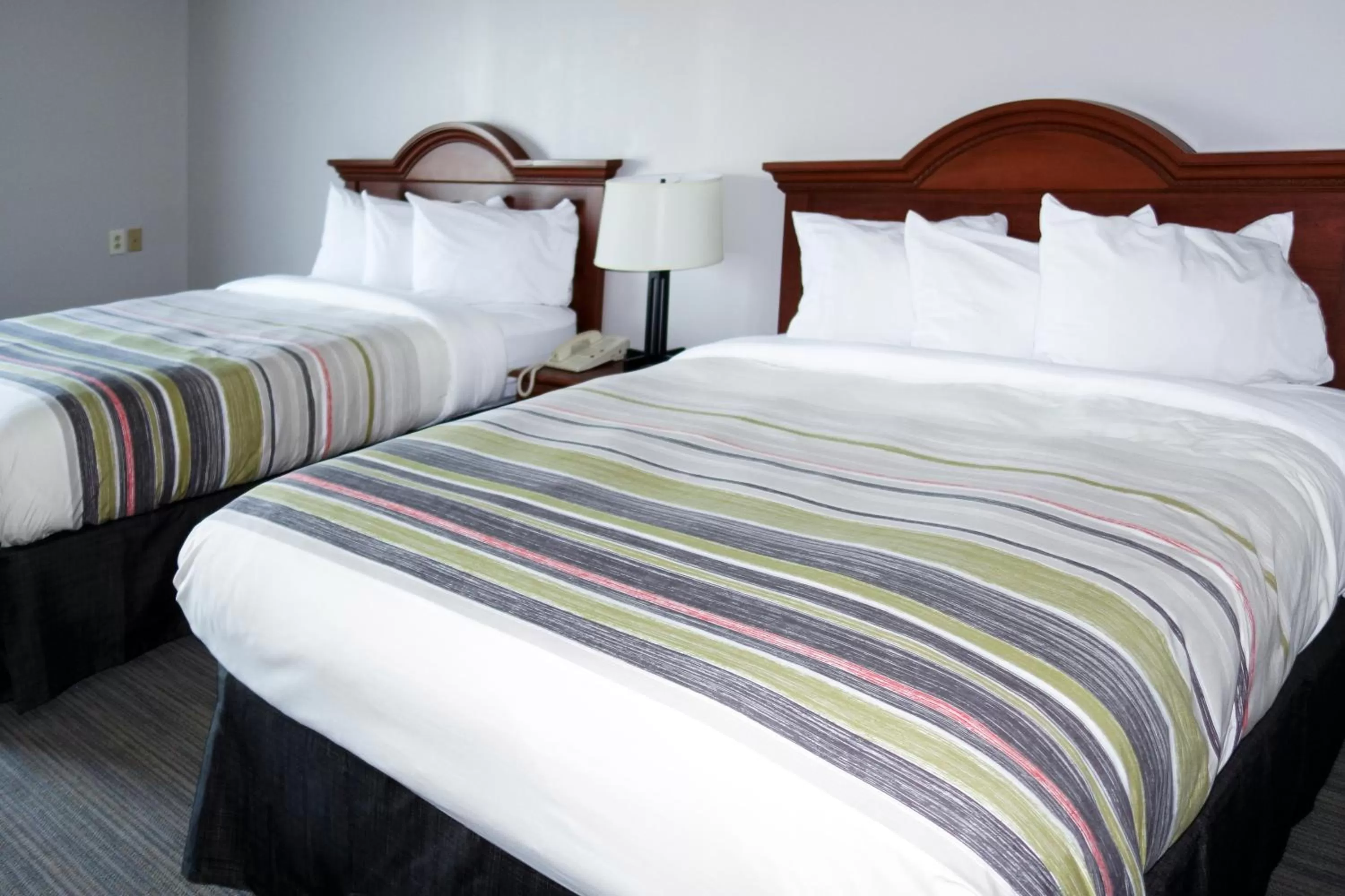 Bed in Country Inn & Suites by Radisson, Dahlgren-King George, VA