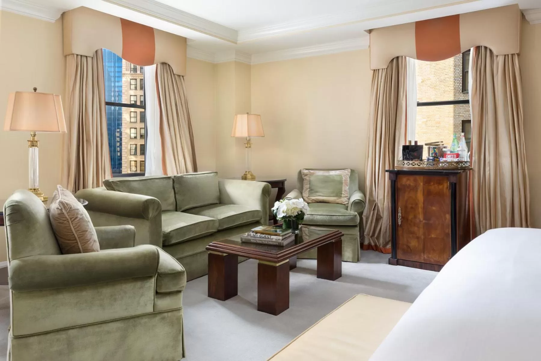 Seating area, Bed in The Michelangelo New York