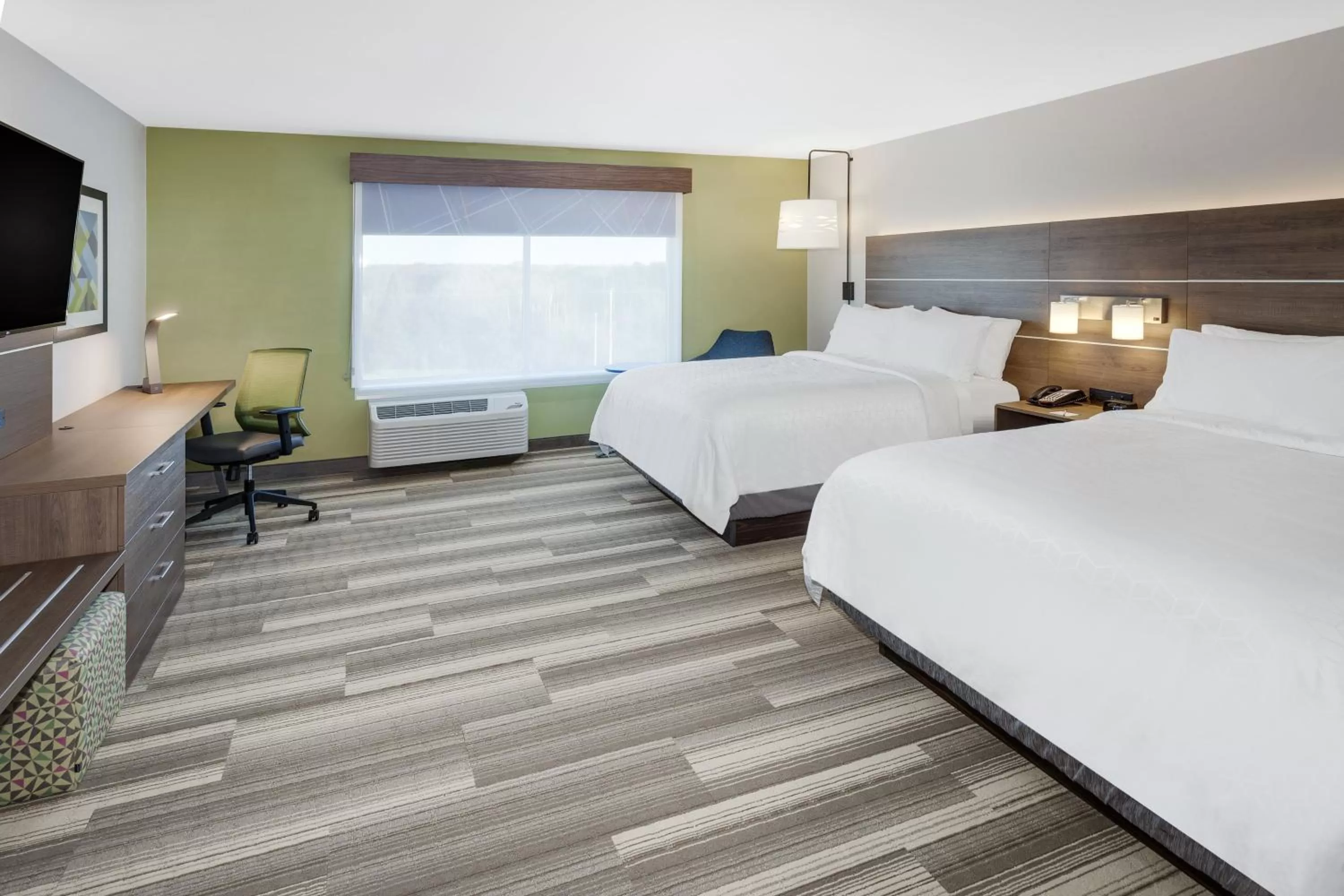 Photo of the whole room, Bed in Holiday Inn Express & Suites - Hudson I-94 by IHG