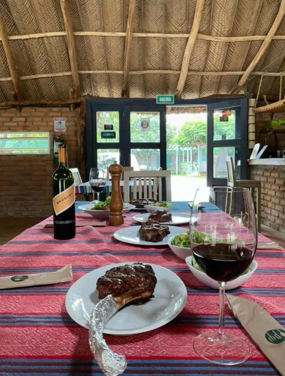 Restaurant/places to eat in Hotel Brisas De Neguanje