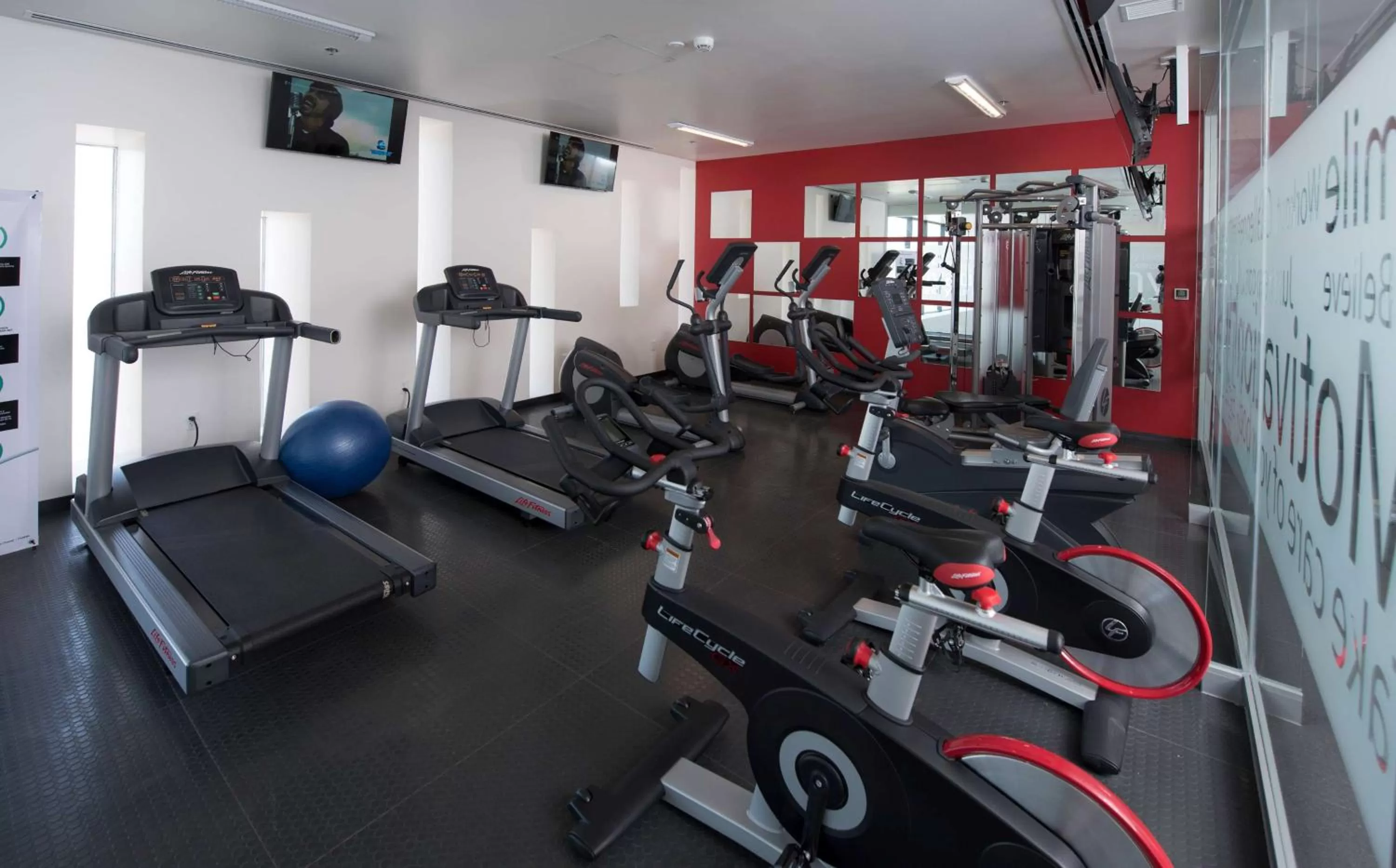 Fitness centre/facilities in Ramada Encore by Wyndham San Luis Potosi