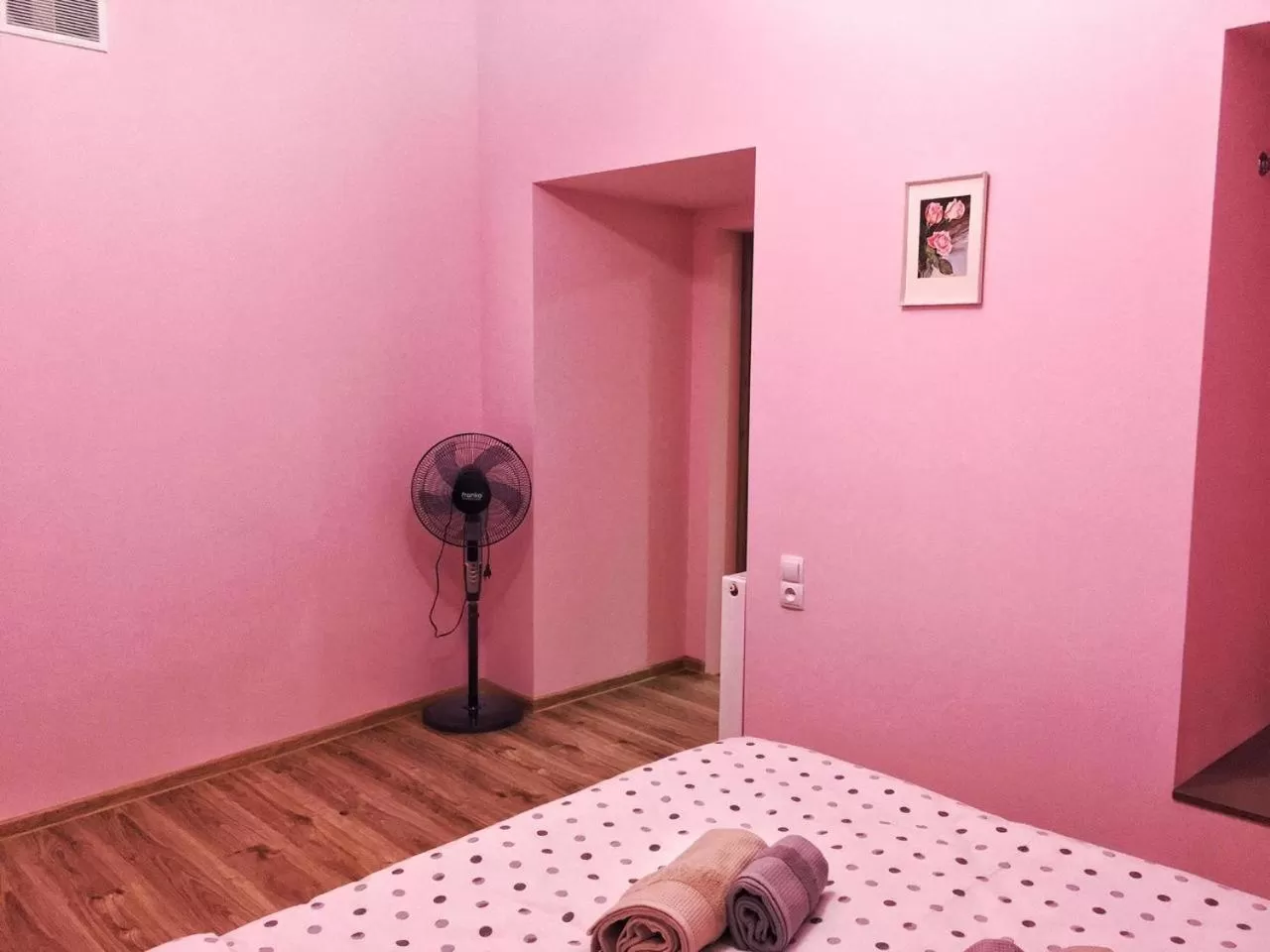 Photo of the whole room, Bed in Vercxli 24