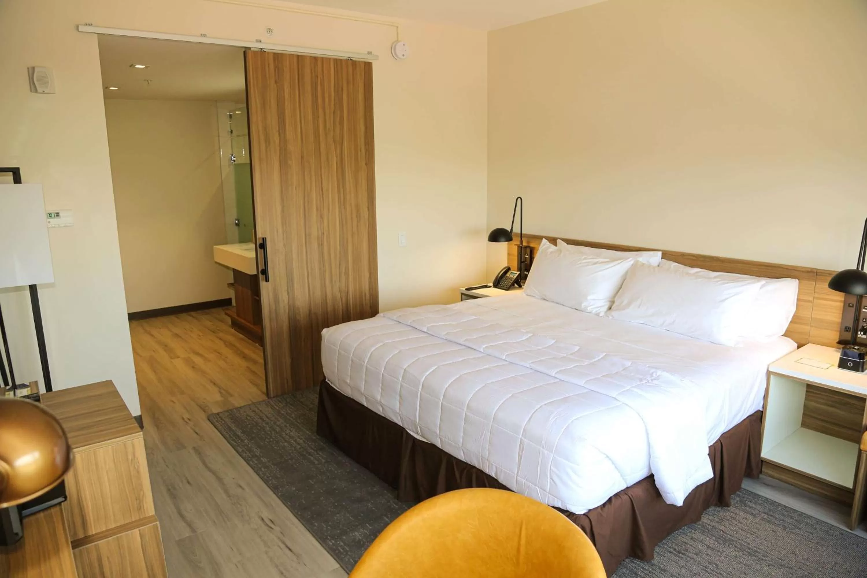 Photo of the whole room, Bed in Wyndham Garden North Bergen - Secaucus