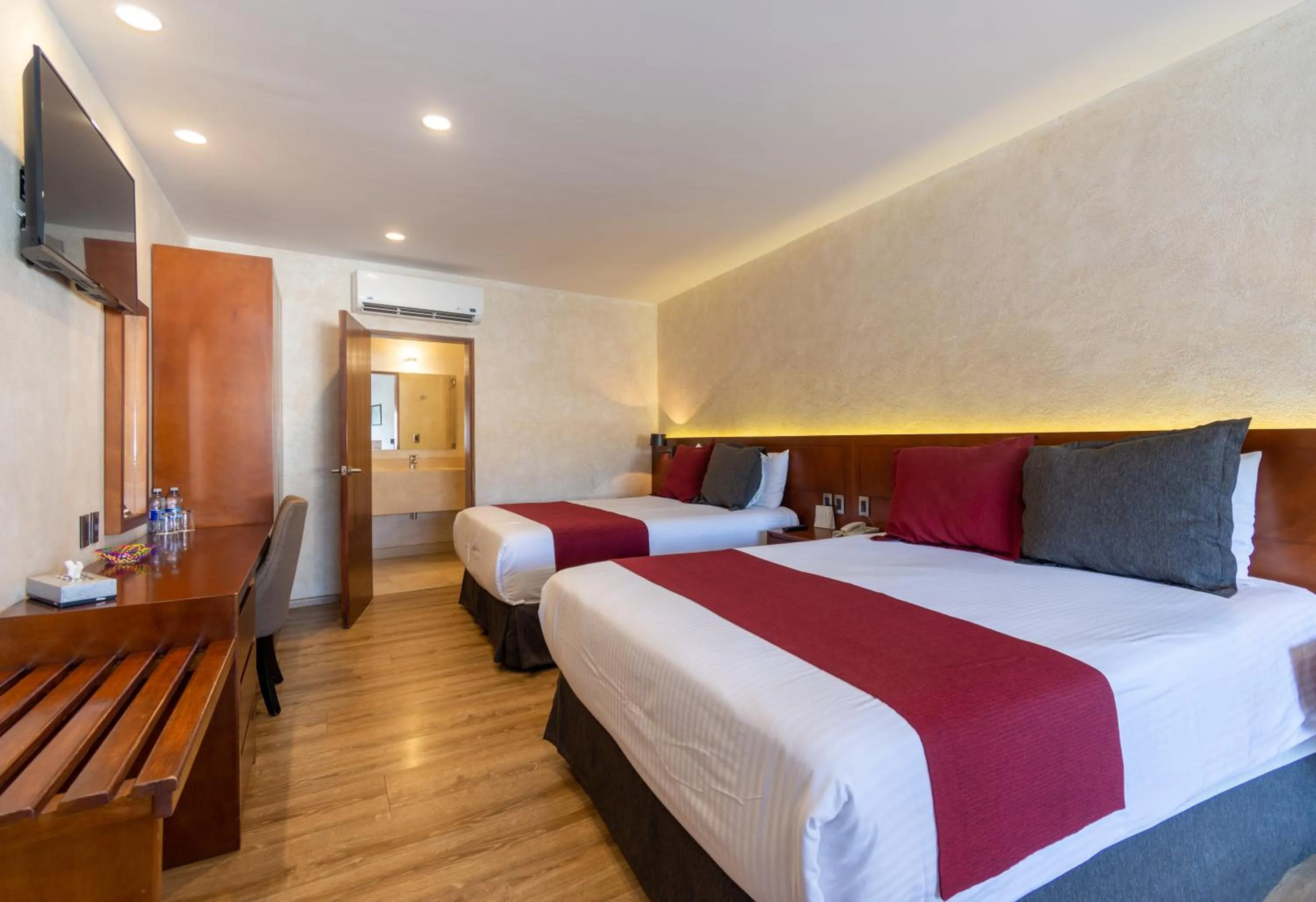 Photo of the whole room, Bed in Hotel Madero