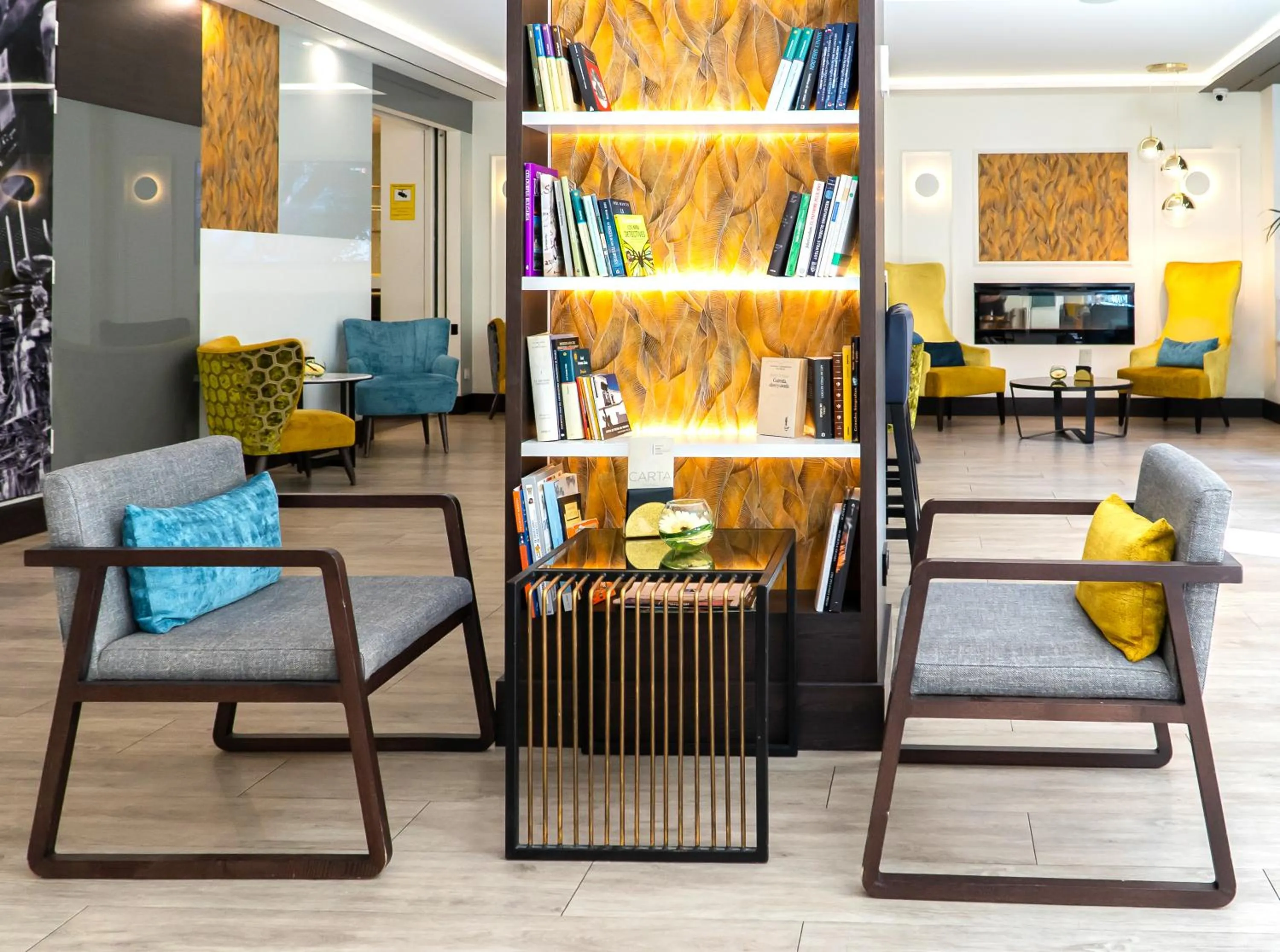 Library in Gran Versalles