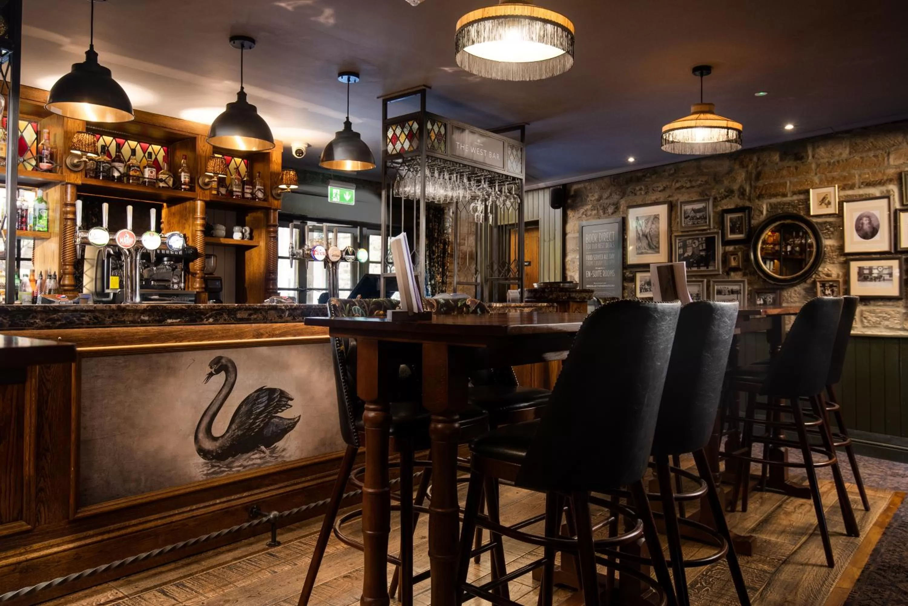 Lounge or bar in The Black Swan - The Inn Collection Group