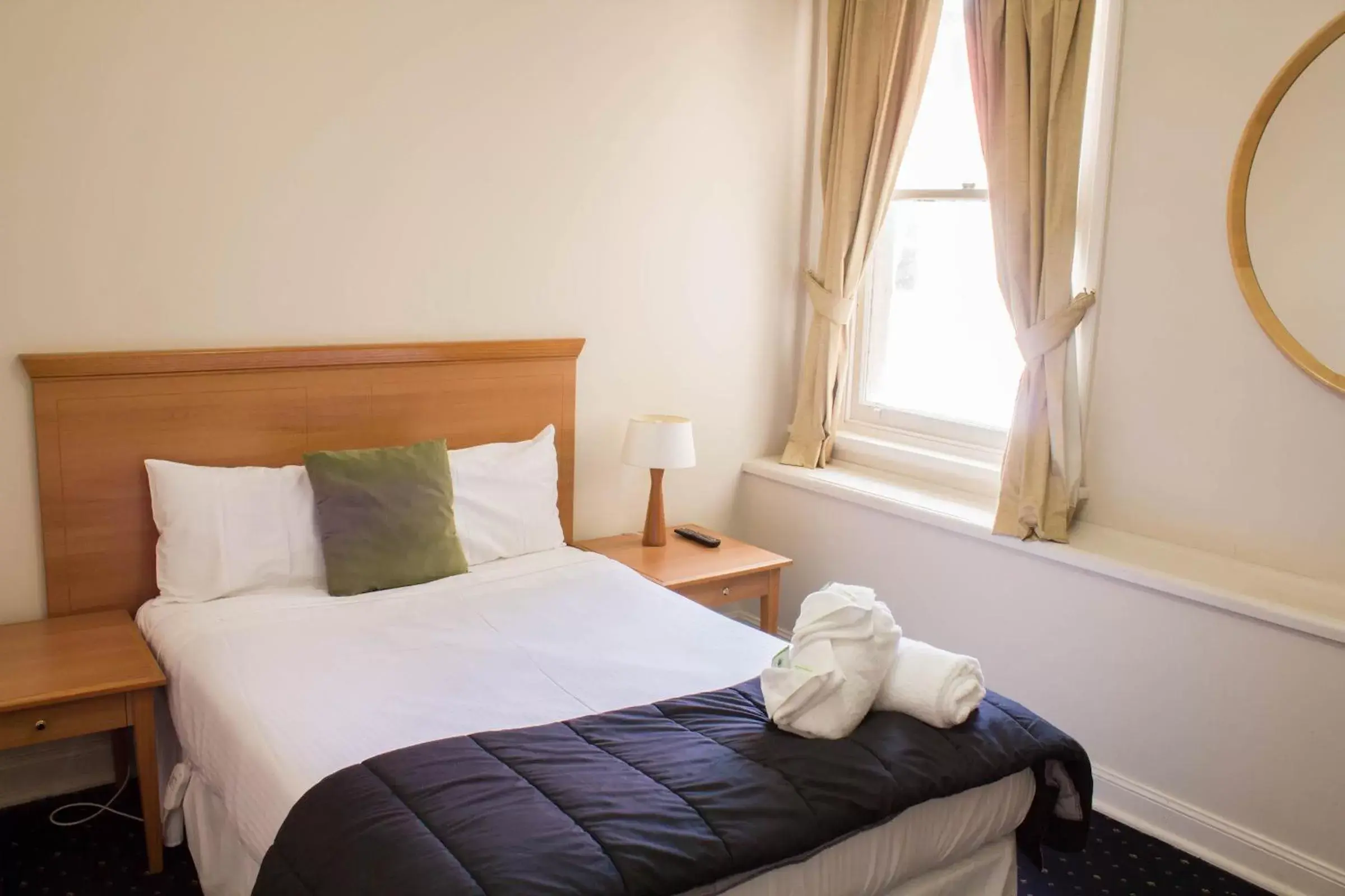 Double Room with Private Bathroom in Gardners Inn Hotel Double Room with Private Bathroom in Gardners Inn Hotel