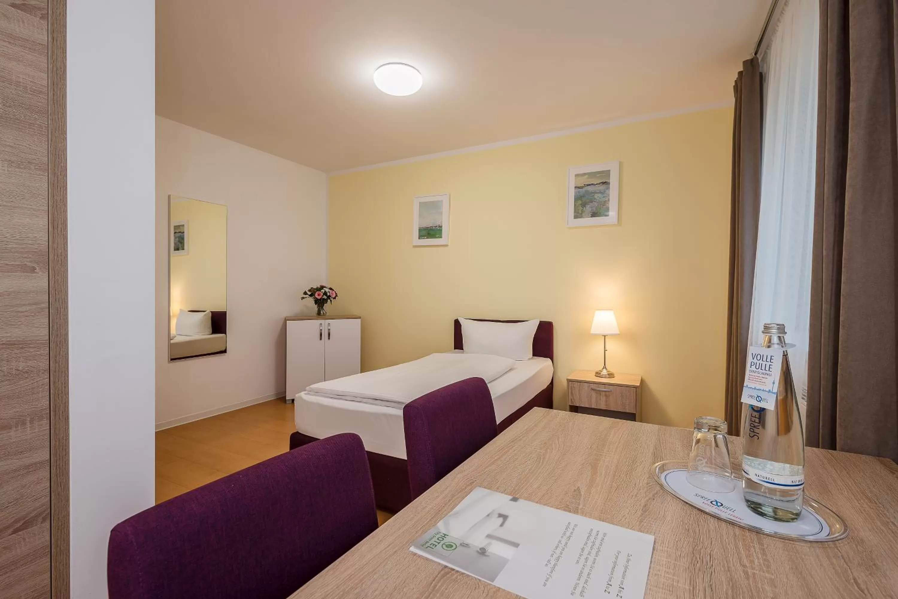 Photo of the whole room, Bed in Hotel City Green Berlin