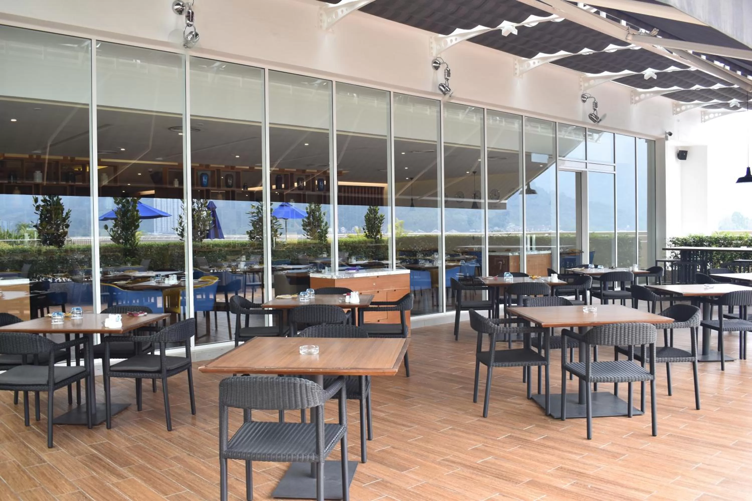 Restaurant/places to eat in Novotel Taiping