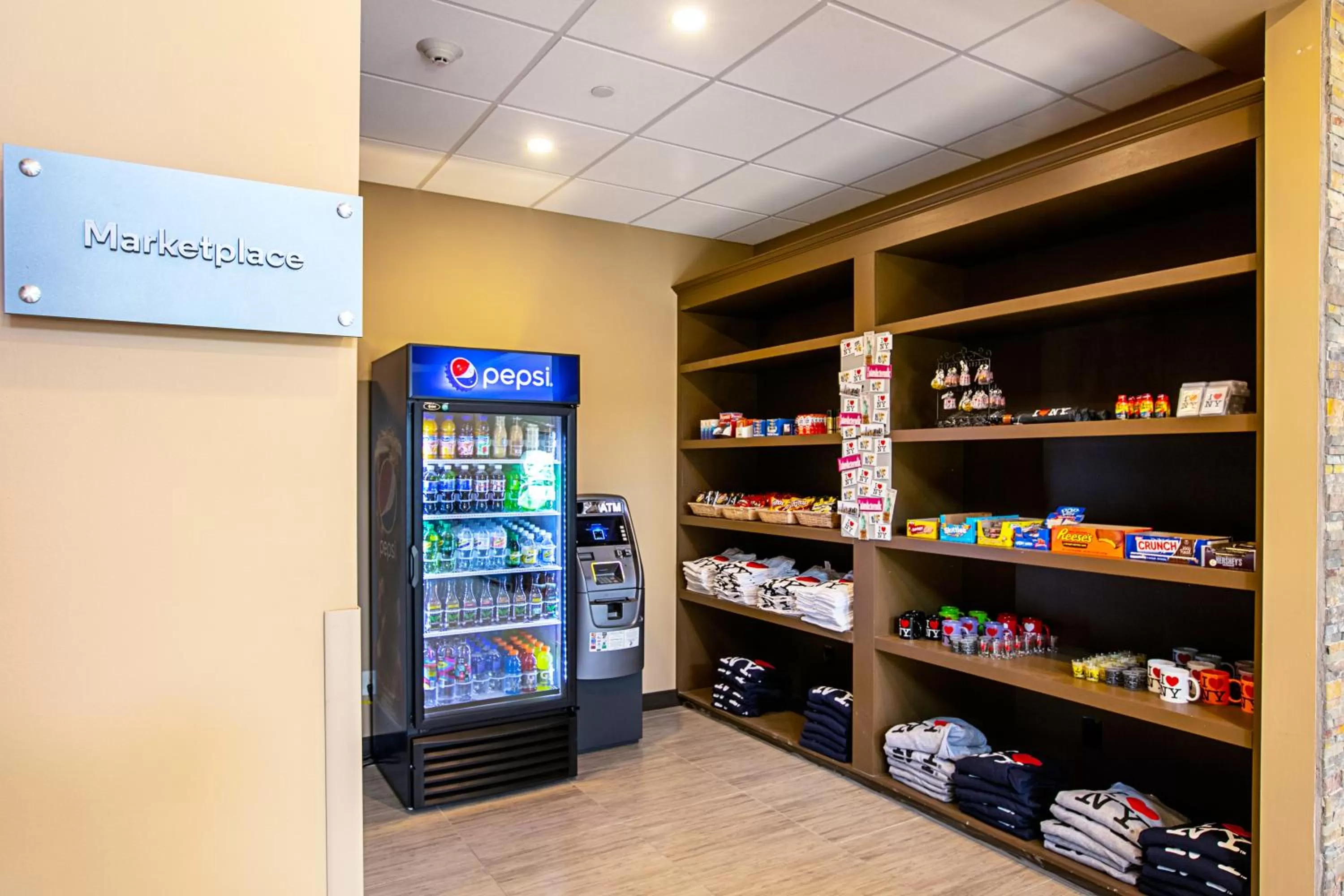 On-site shops in Comfort Suites Fishkill near Interstate 84