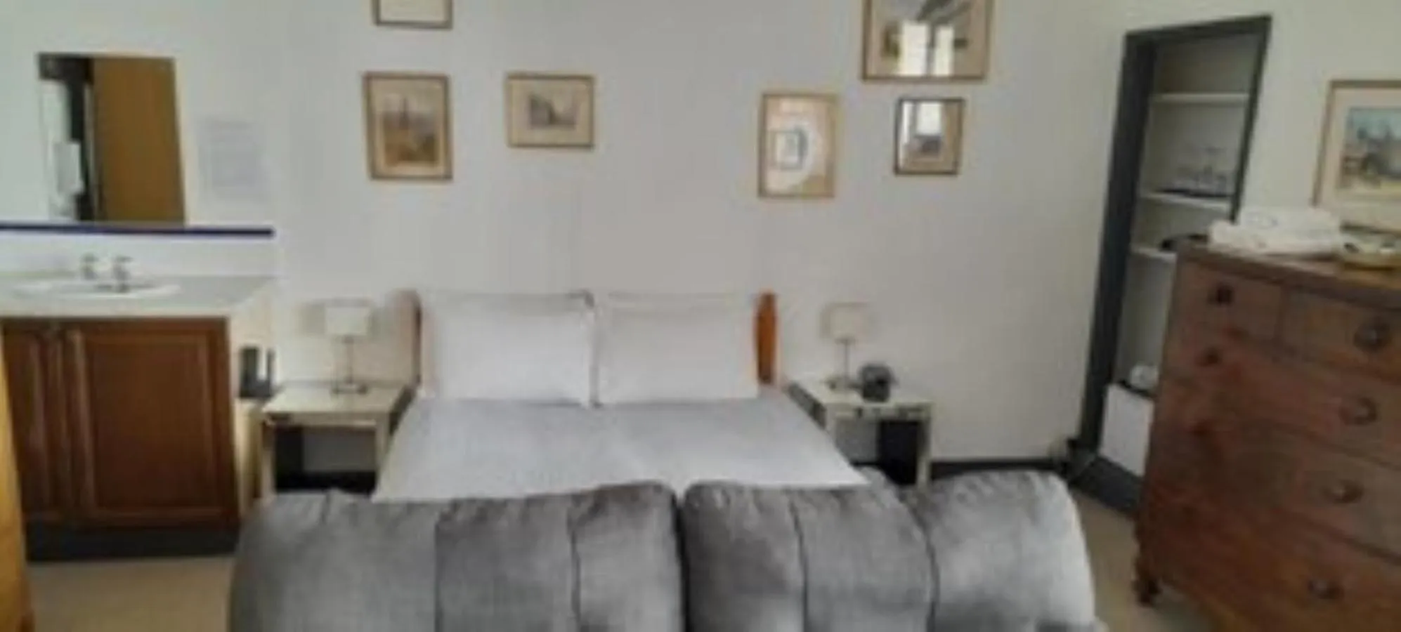 Bed in The Old Court House Guest House