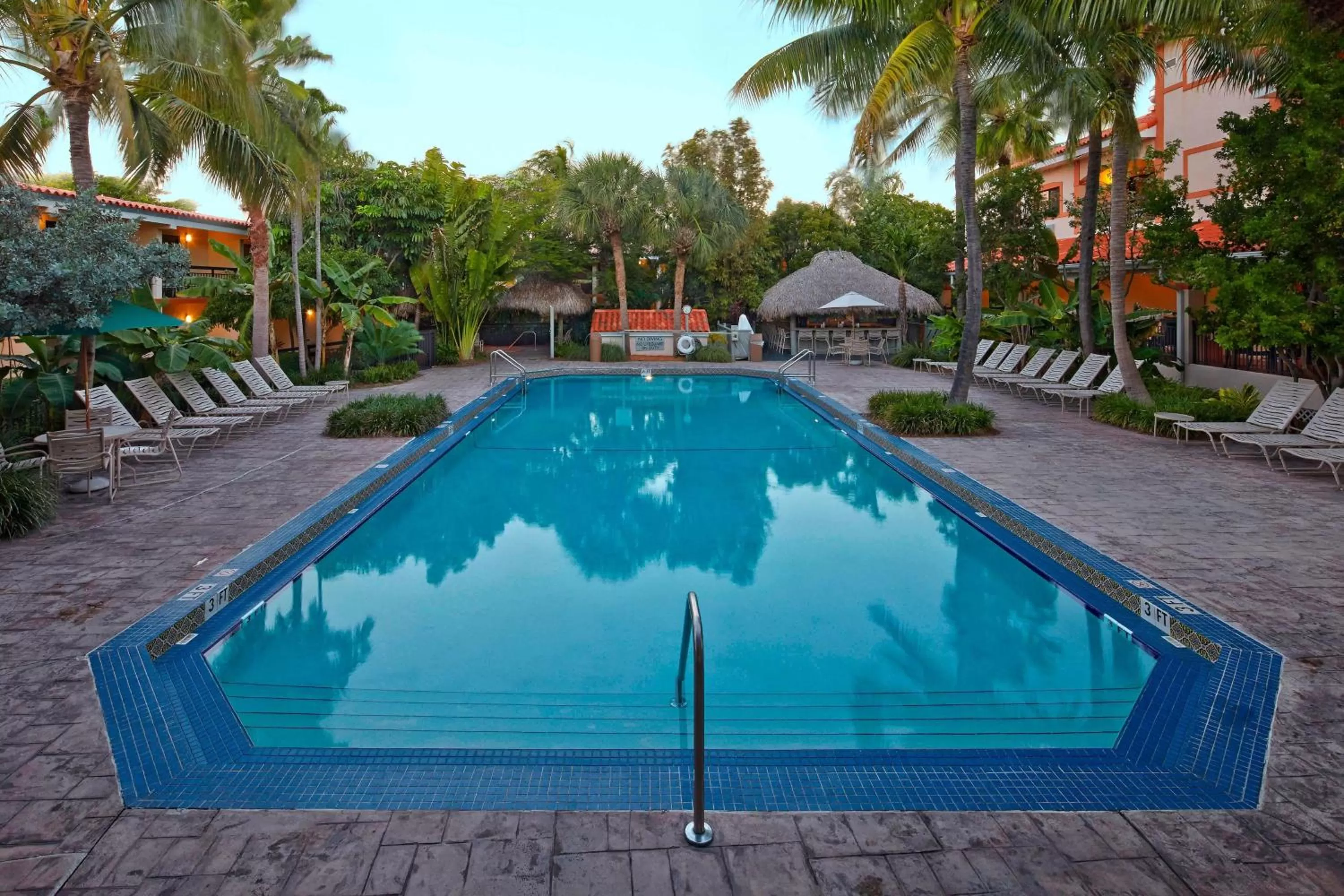 Swimming pool in Courtyard by Marriott Key West Waterfront