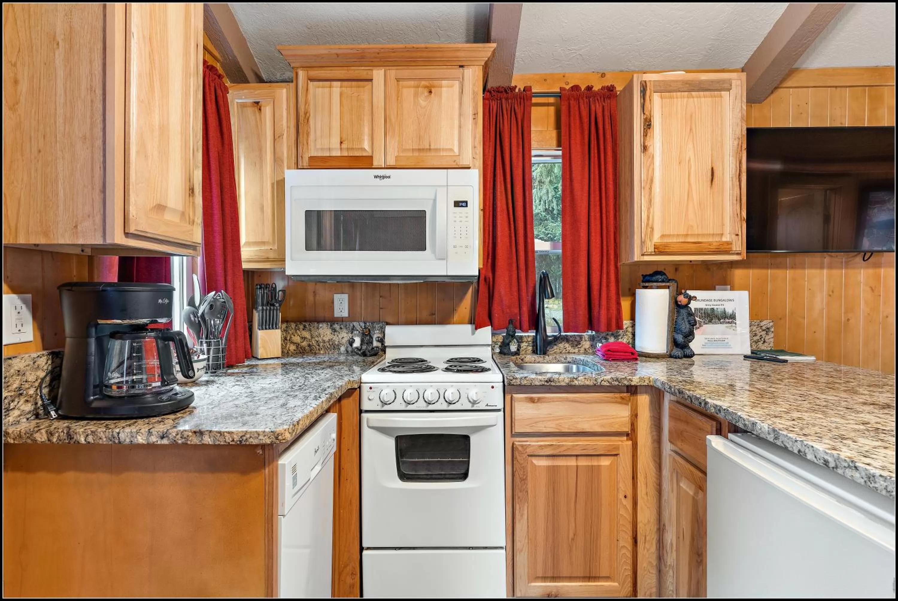 Coffee/tea facilities in Brundage Bungalows