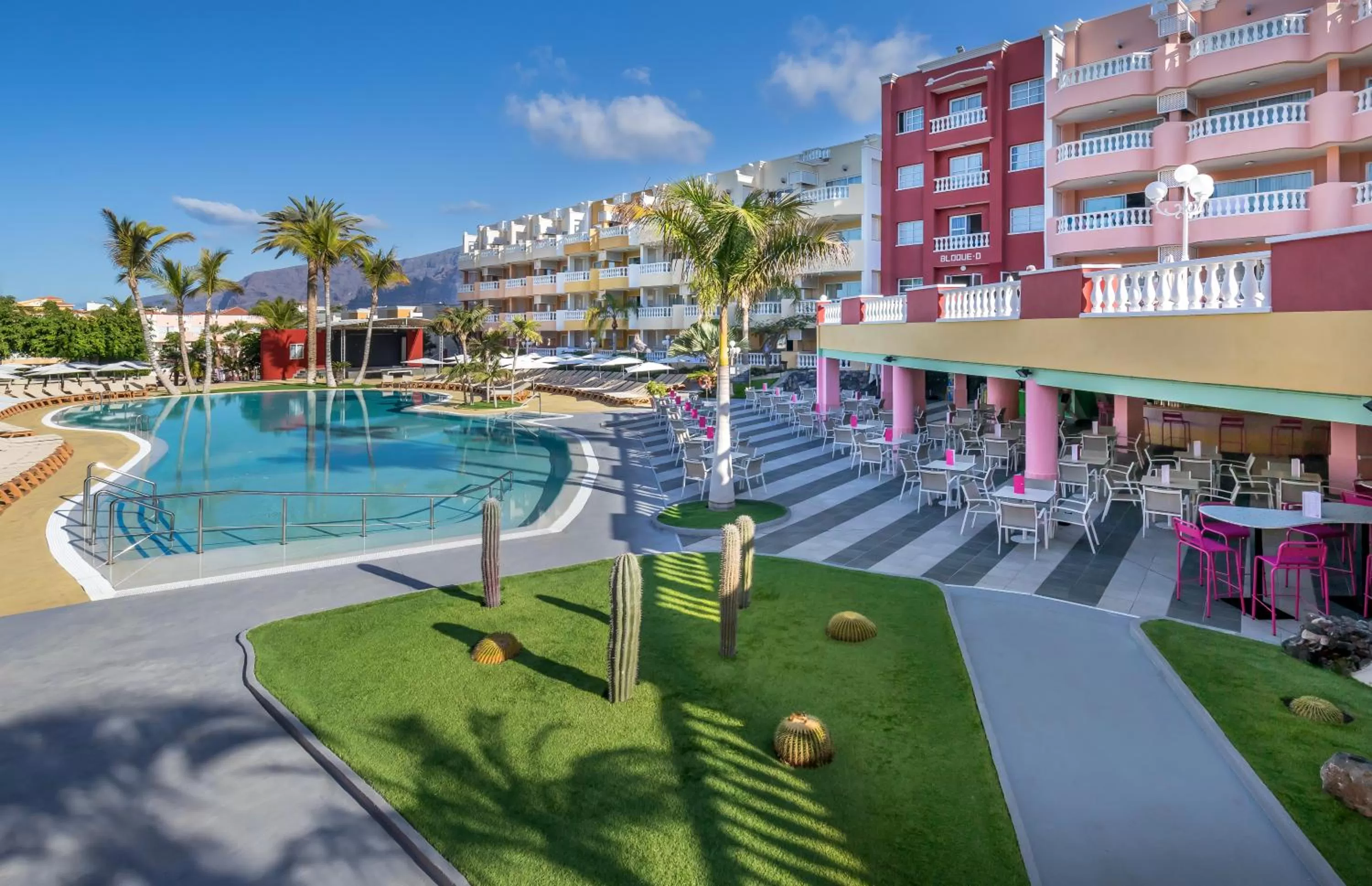 Swimming pool in Allegro Isora