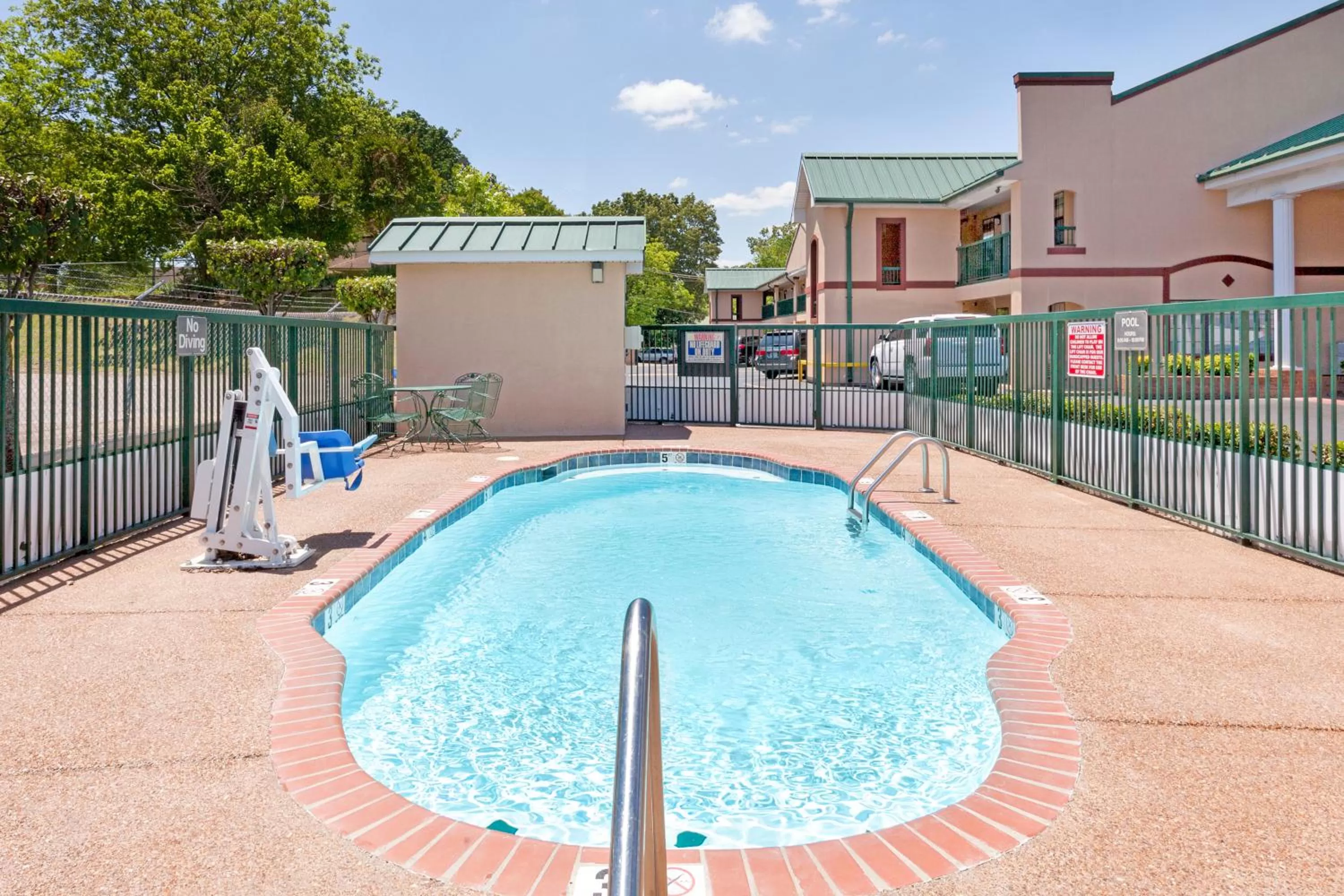 Swimming pool in Days Inn by Wyndham Lexington