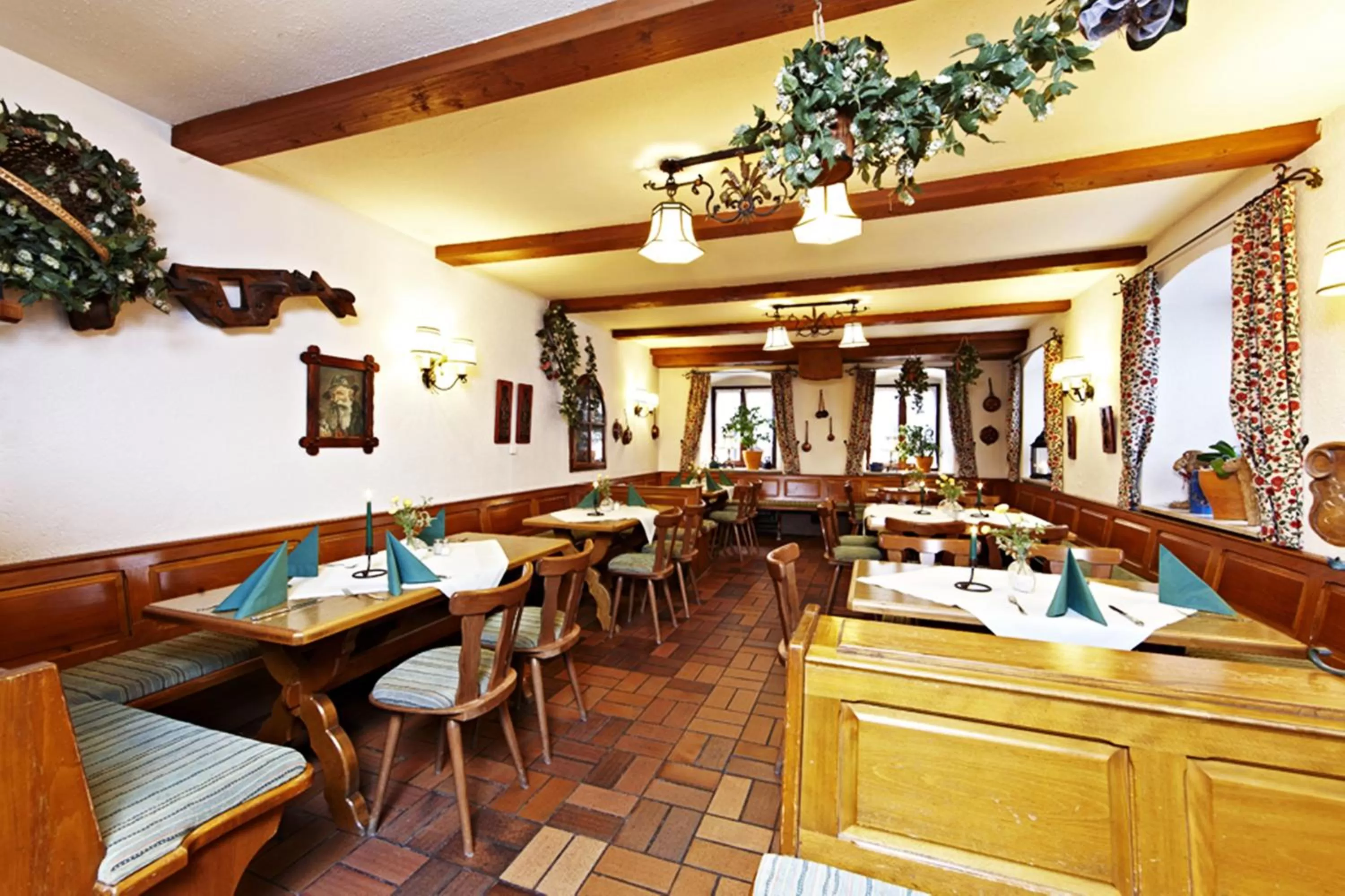 Restaurant/Places to Eat in Hotel Drei Mohren