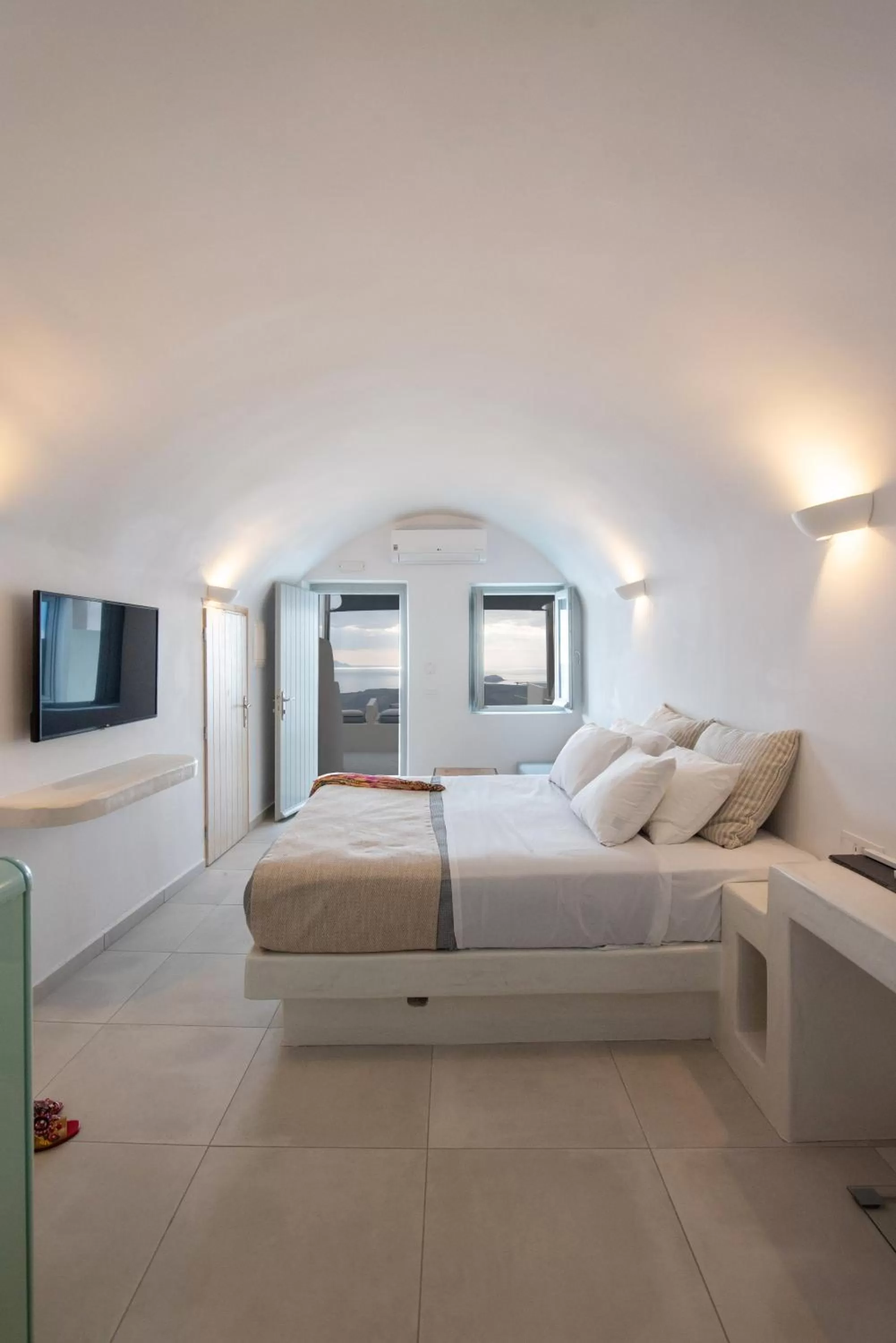 Bed in Caldera Cliff Illusion