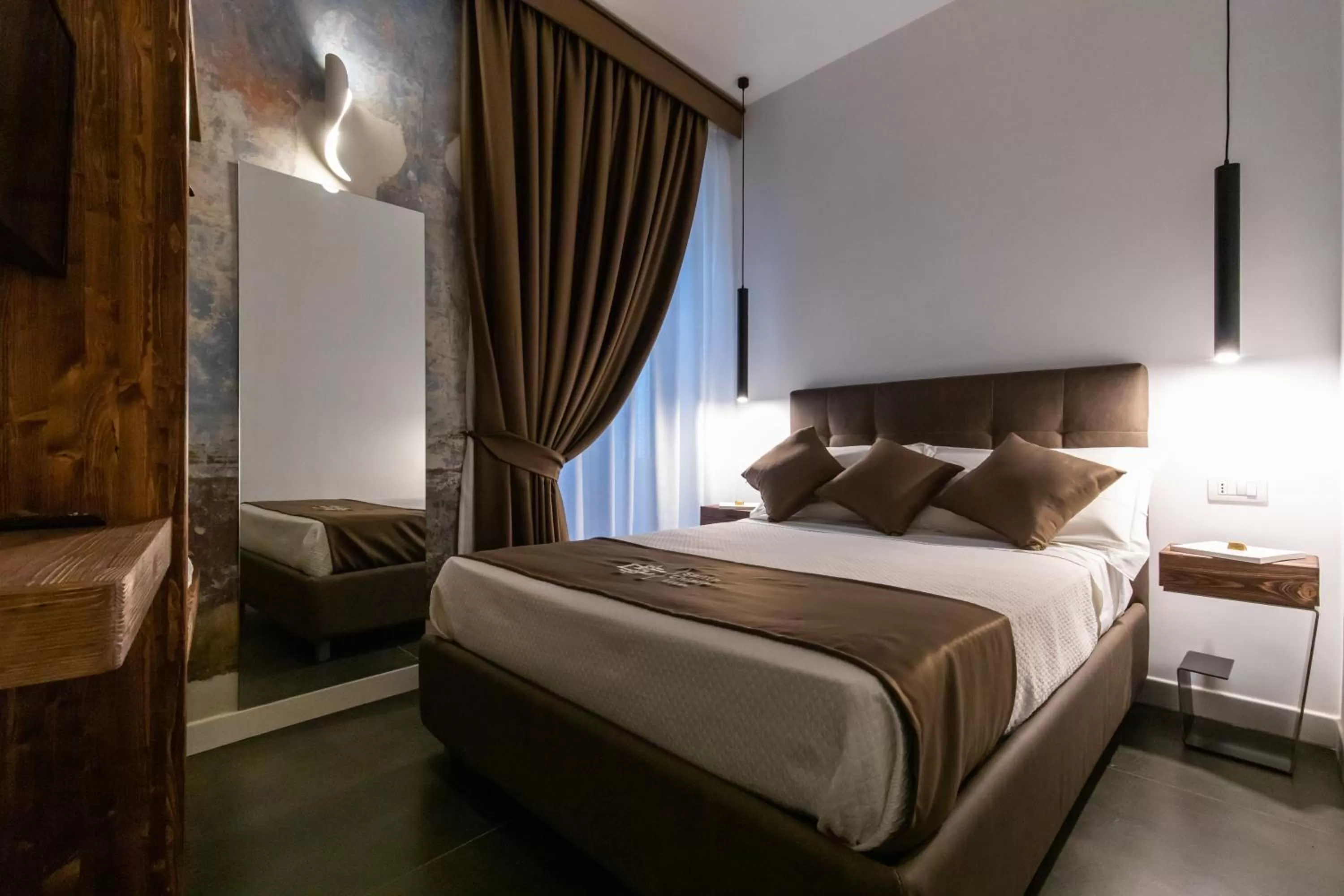 Decorative detail, Bed in Santa Chiara Inn