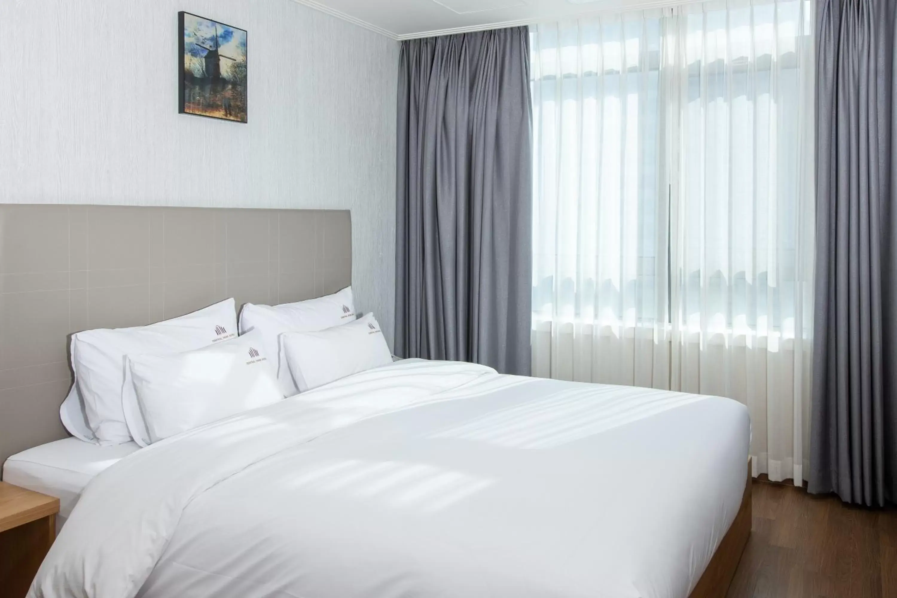 Standard Double Room in Central Park Hotel Busan Standard Double Room in Central Park Hotel Busan