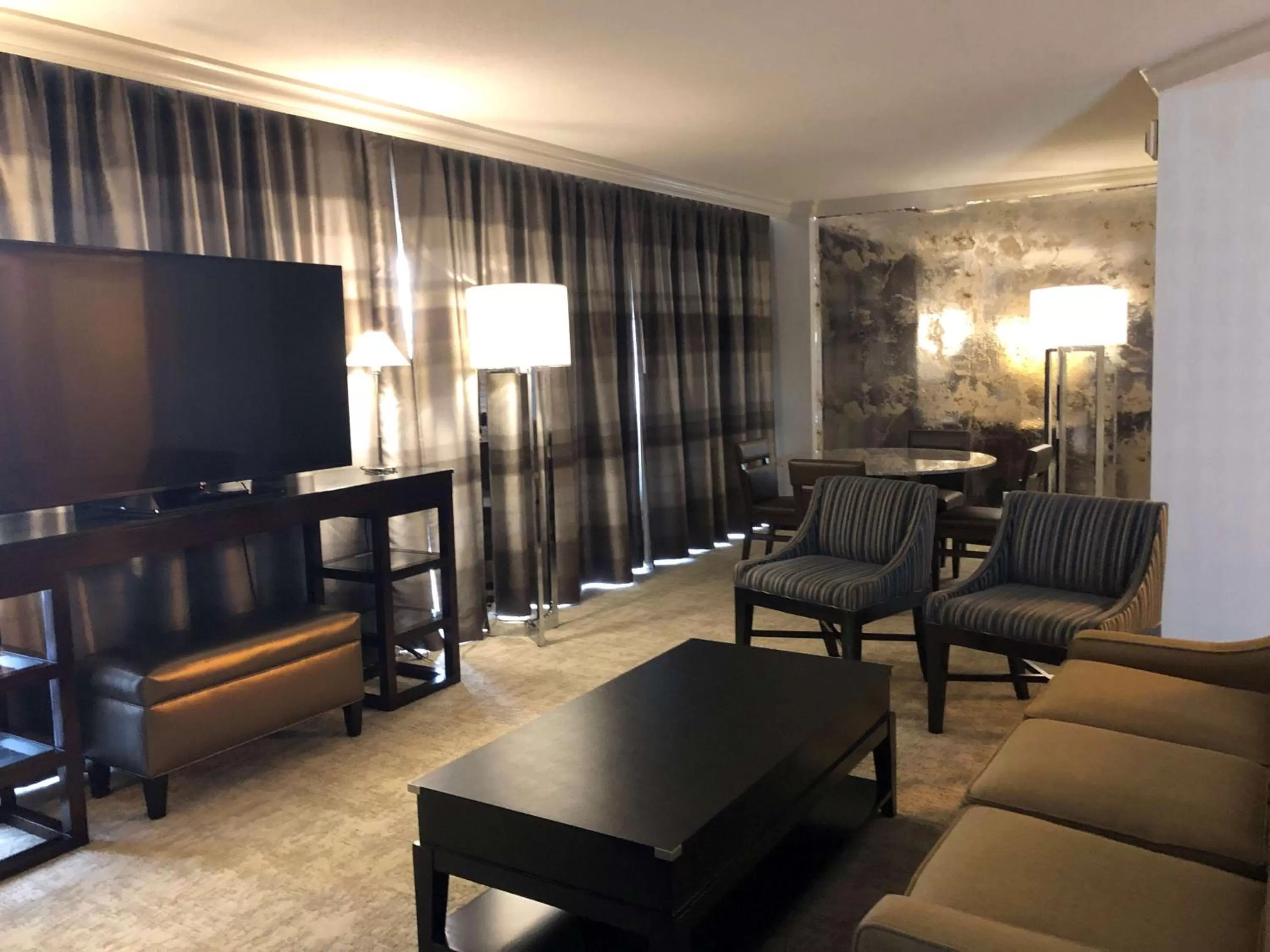 Living room in Hilton Houston Post Oak by the Galleria