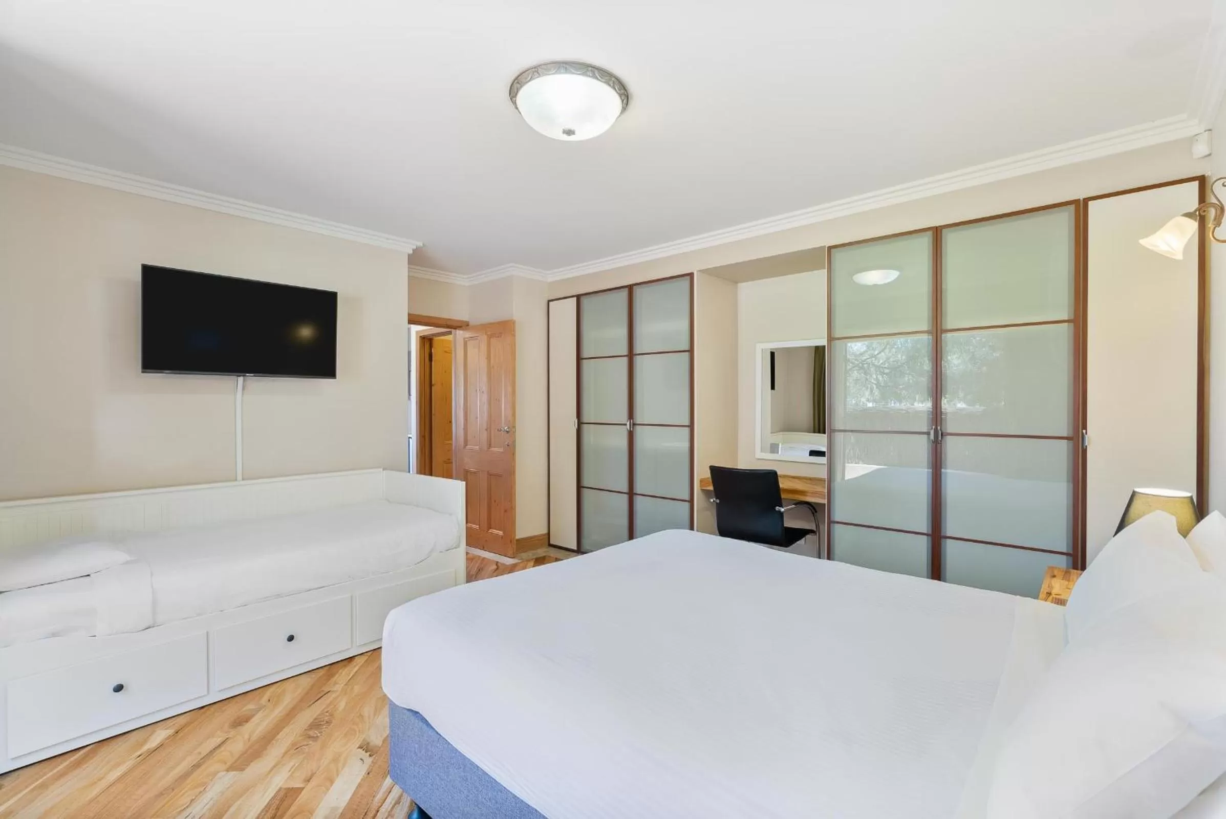 Bed in Bay Village Dunsborough