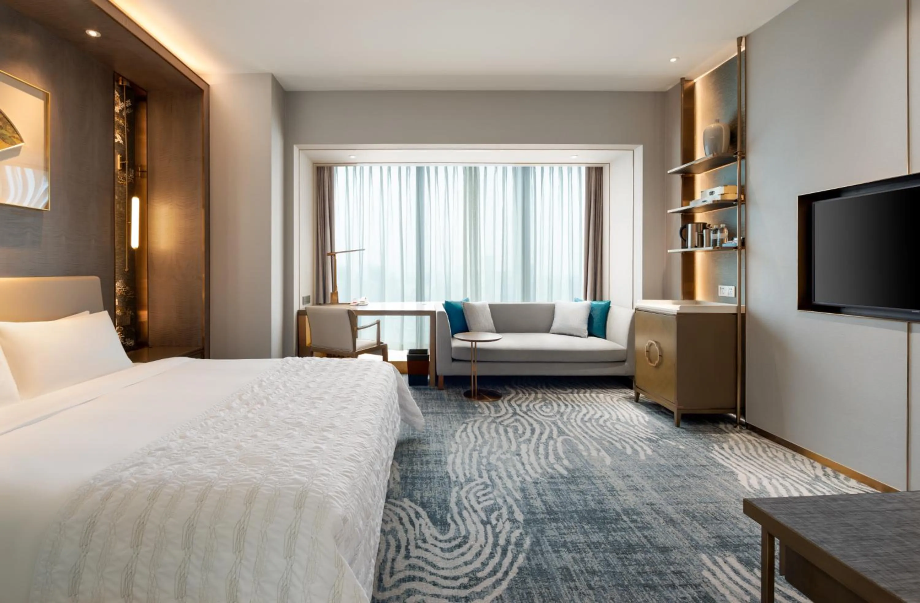 Photo of the whole room, Bed in Conrad Shanghai