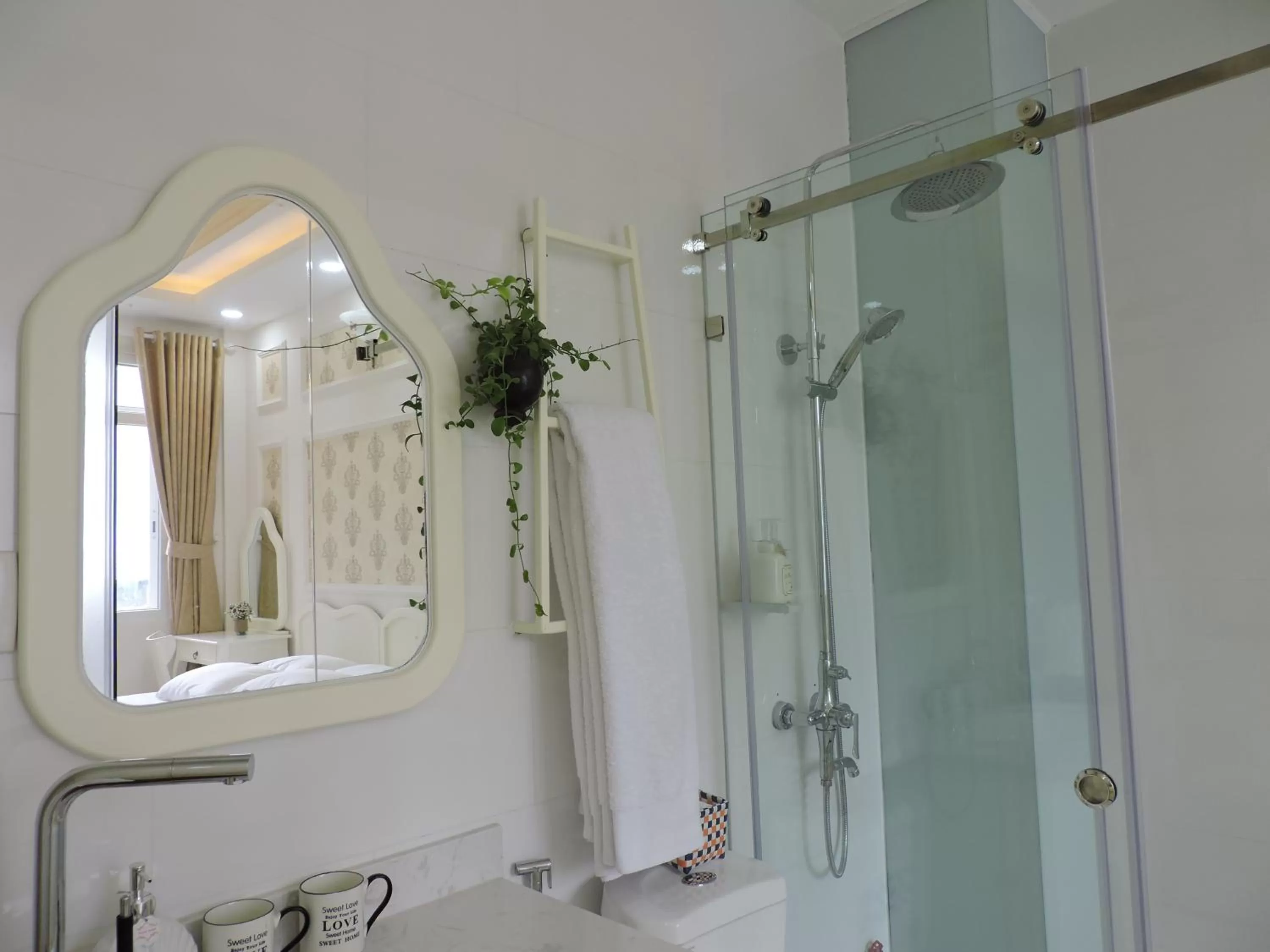 Bathroom in Chez Lotus Rose