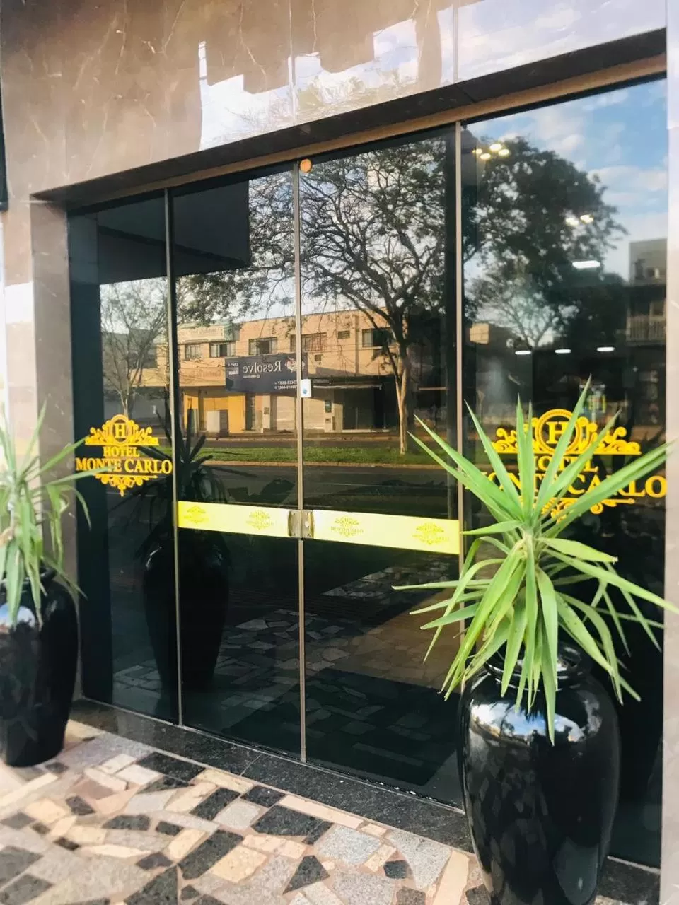 Facade/entrance in Hotel Monte Carlo